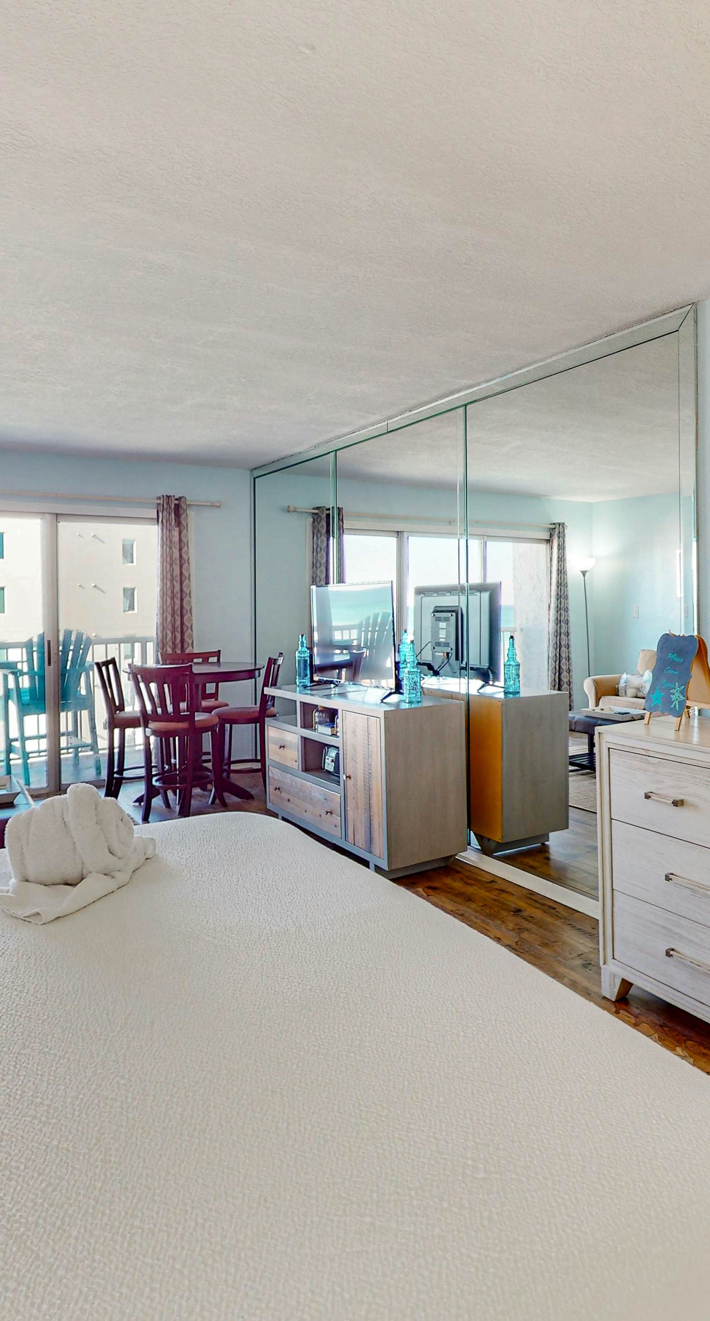 Islander W 605 - Sixth floor oceanfront condo with pool access, central AC, and sunset ocean view