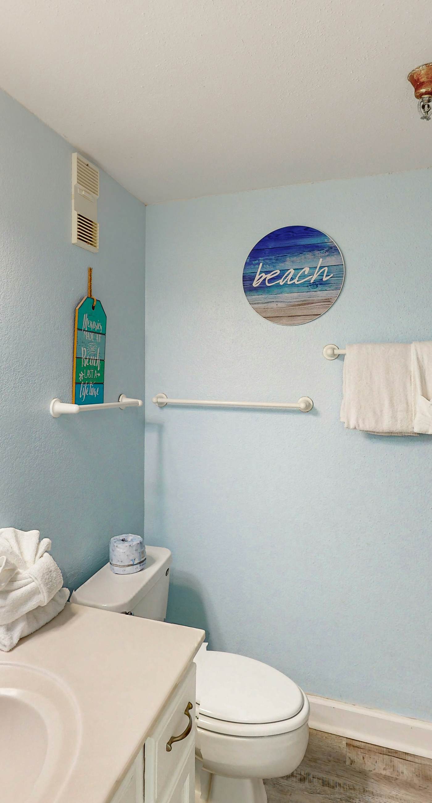 Islander W 605 - Sixth floor oceanfront condo with pool access, central AC, and sunset ocean view