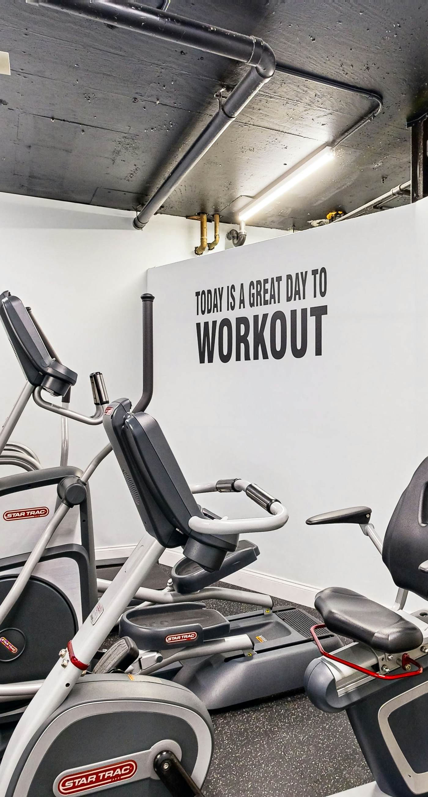 Islander W 605 - Sixth floor oceanfront condo with pool access, central AC, and sunset ocean view