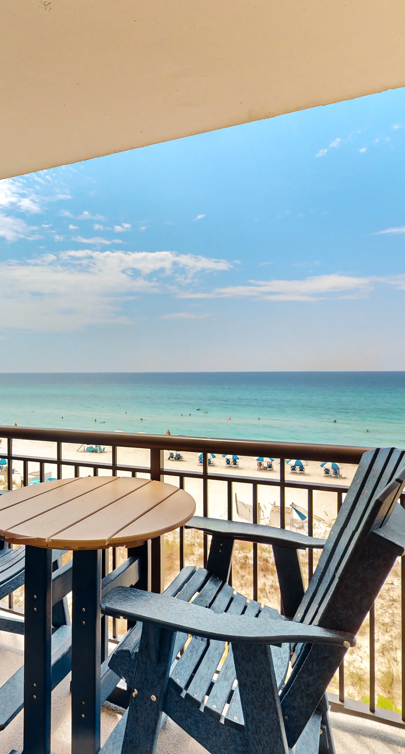 Island Echos 4M. Cozy Gulf-front condo with beach service, pool, tennis & fitness room