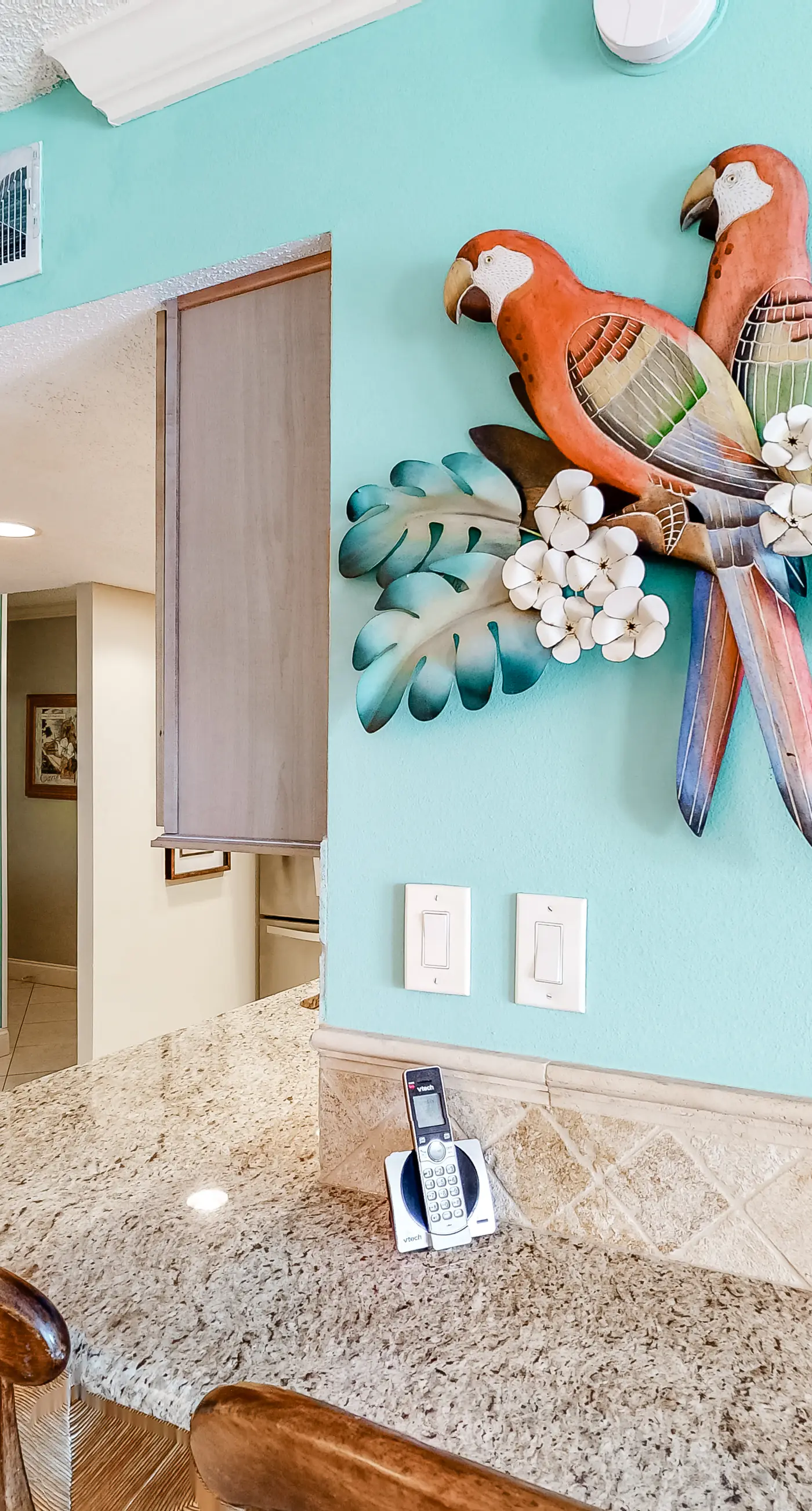 Island Echos 5J. Comfortable waterfront condo with beach chairs - close to dining