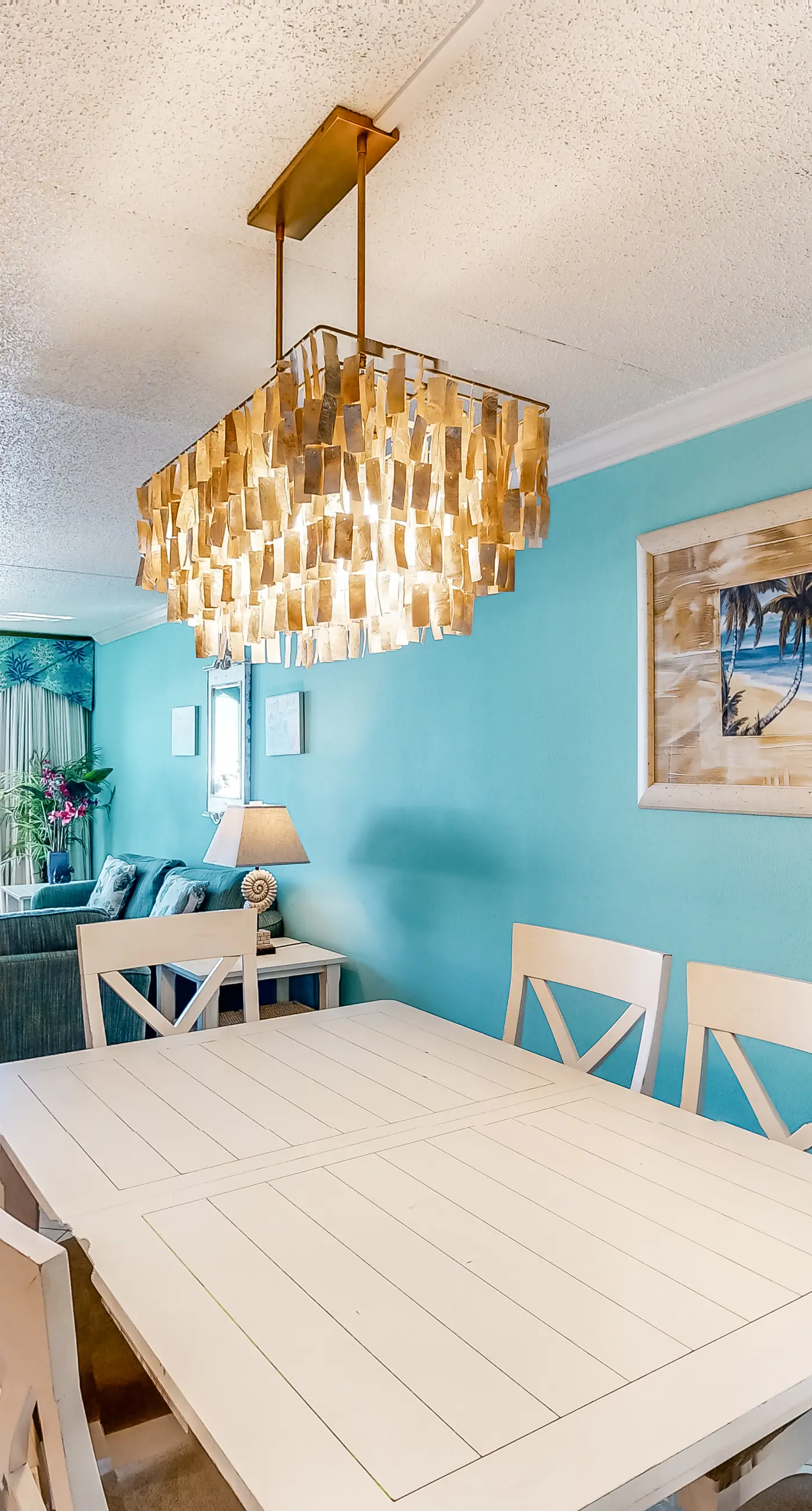 Island Echos 5J. Comfortable waterfront condo with beach chairs - close to dining