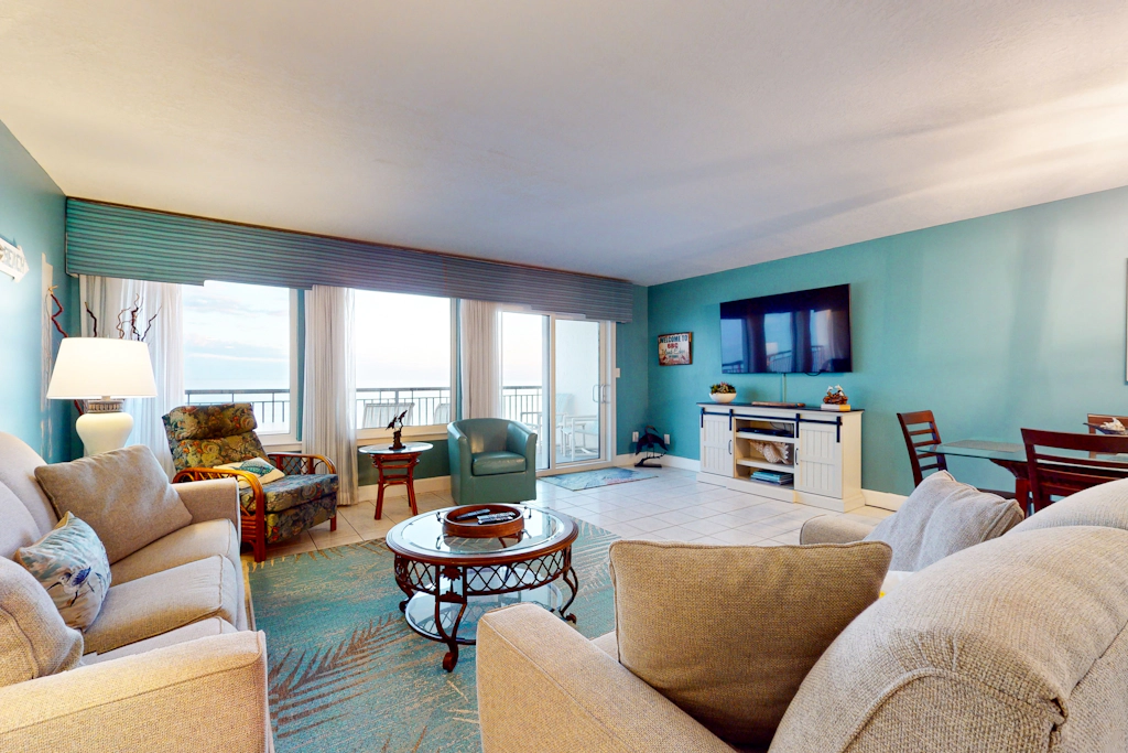 Island Echos 6BC 6th-floor, bright Gulf-front condo with views - close to entertainment