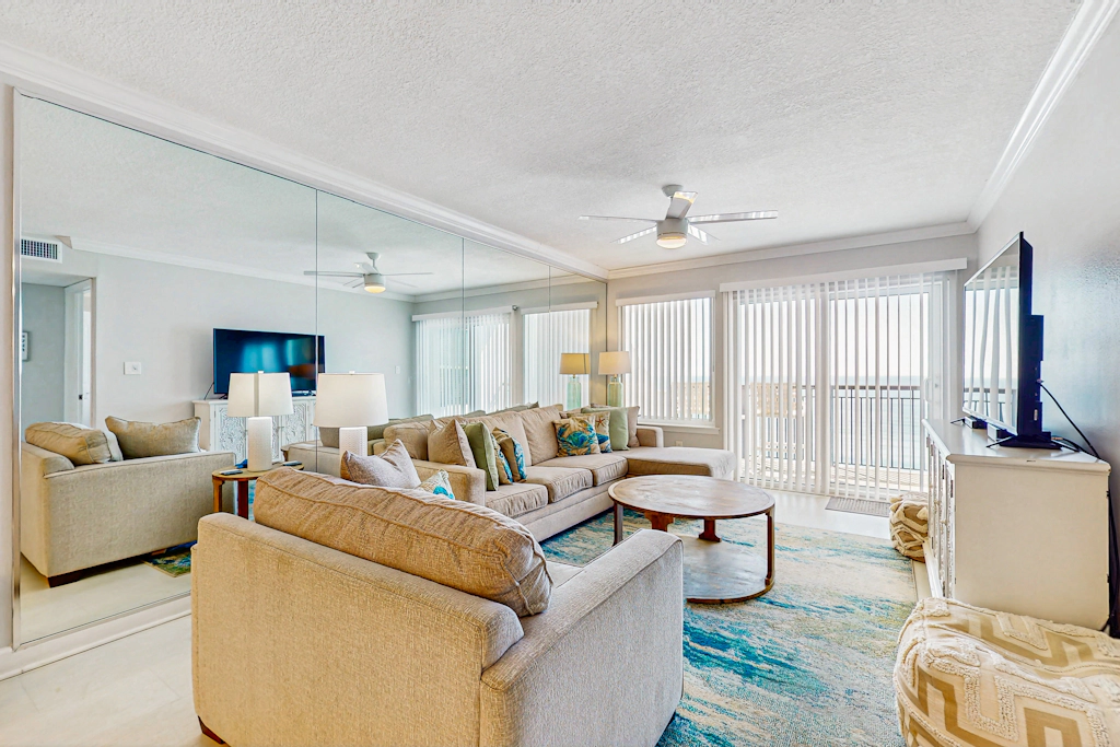 Island Echos 7H Platinum penthouse with balcony views, pool, tennis court & beach access