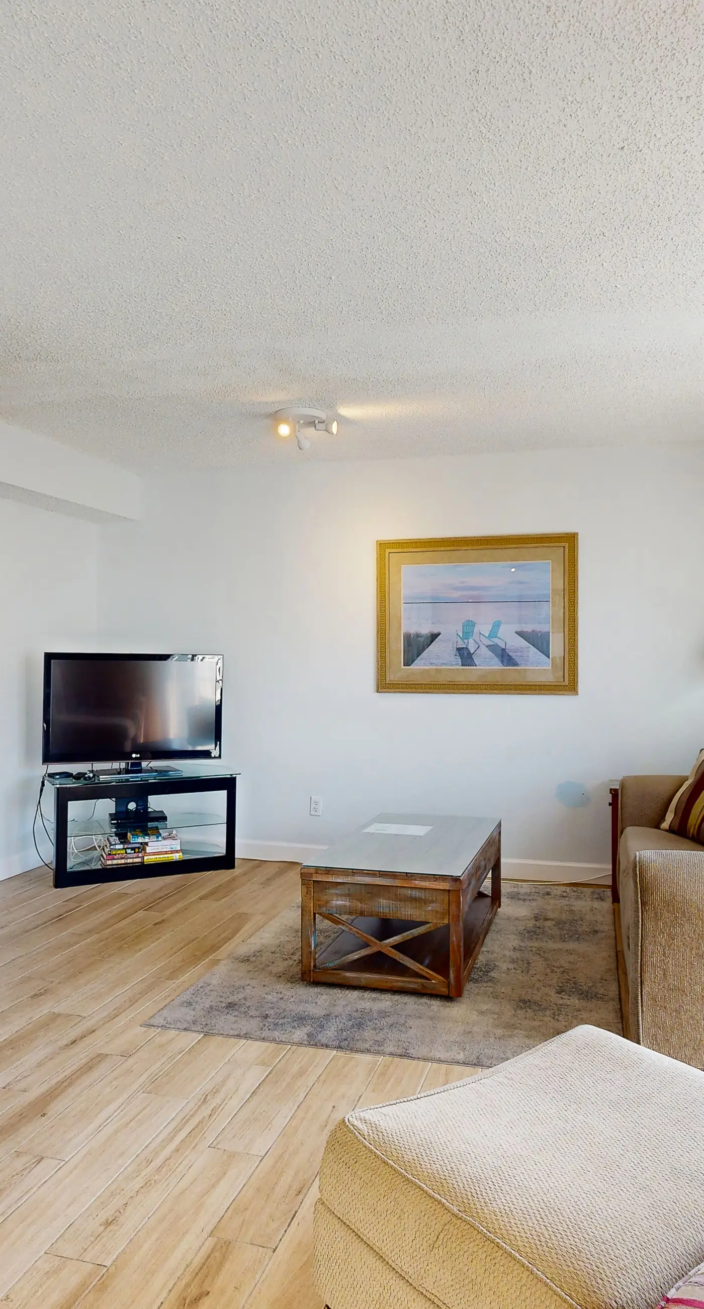 Fifth floor beachfront condo with pool access, washer&dryer, and ocean view