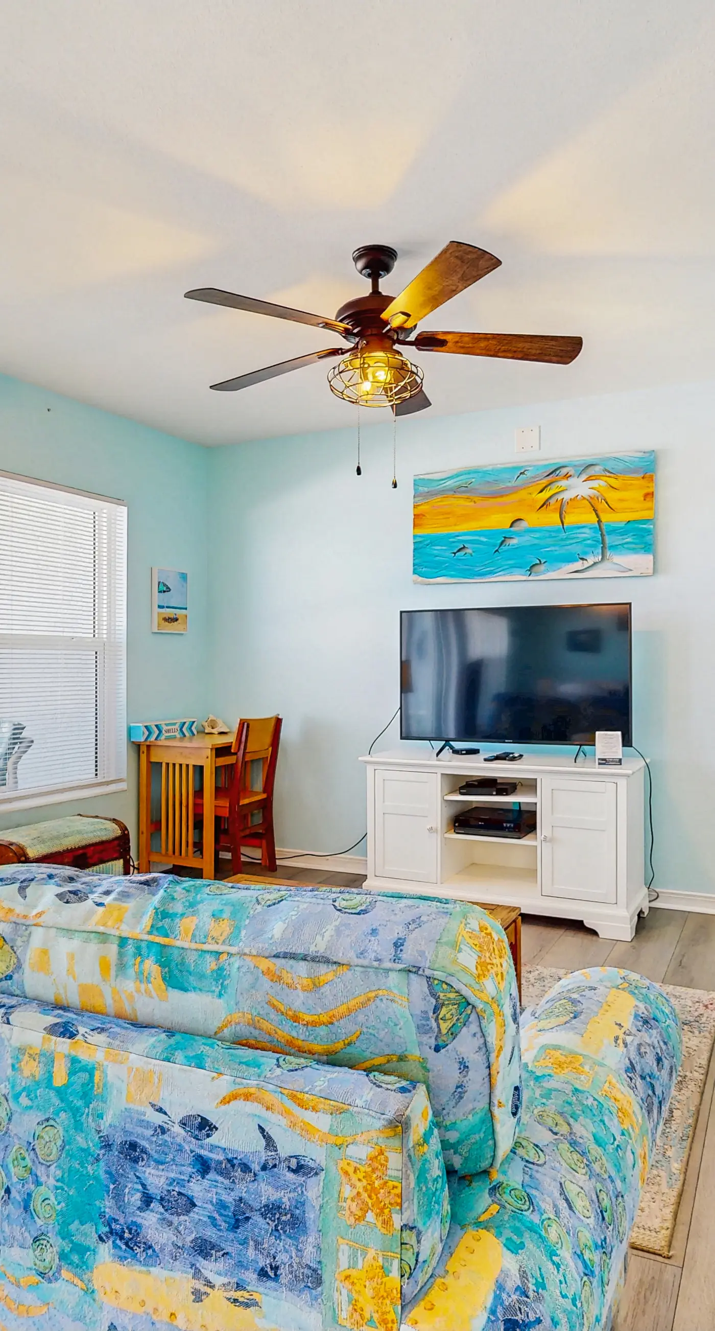 Gulf-front condo with pool, views, large balcony & AC - close to entertainment