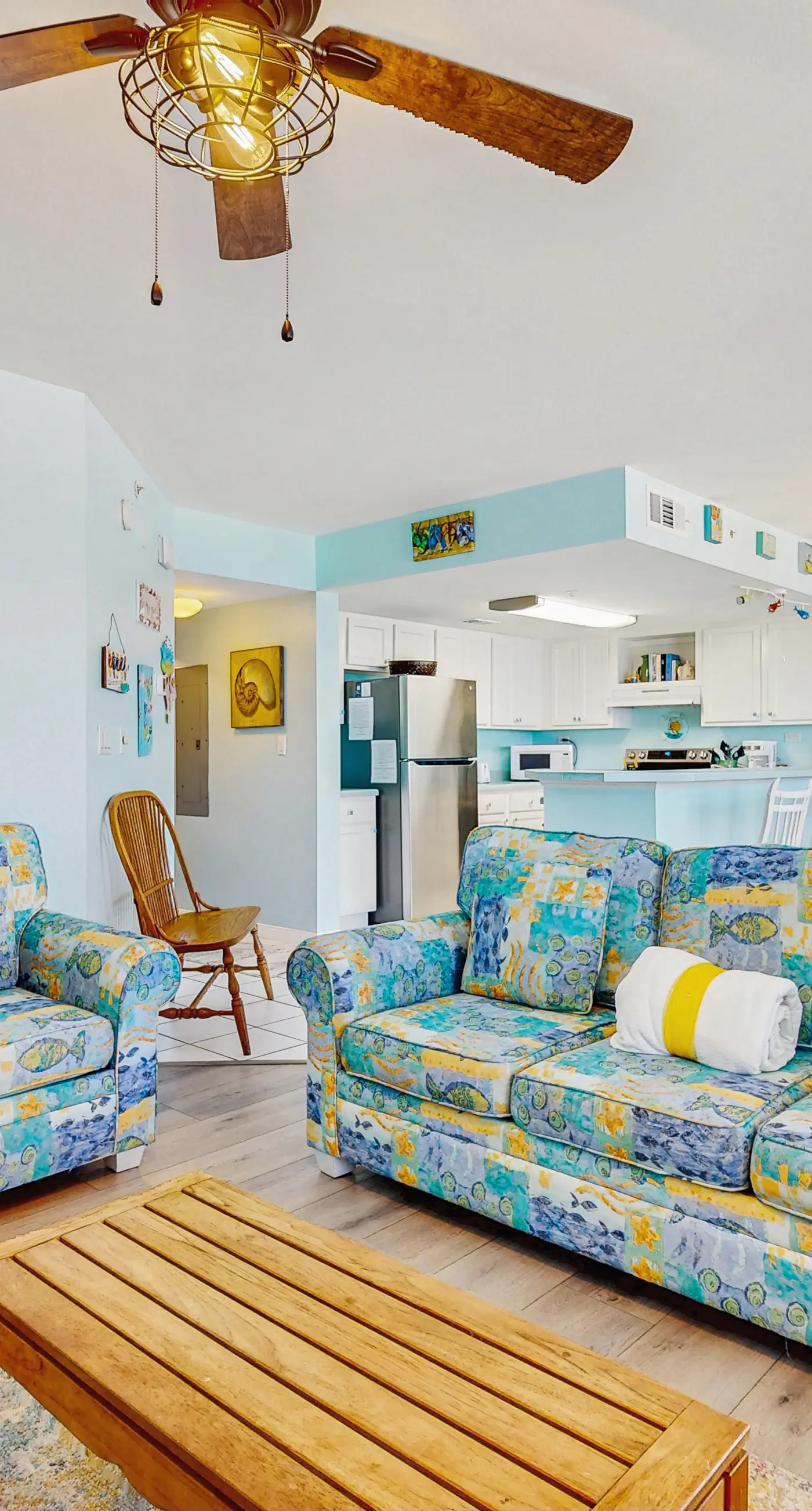 Gulf-front condo with pool, views, large balcony & AC - close to entertainment