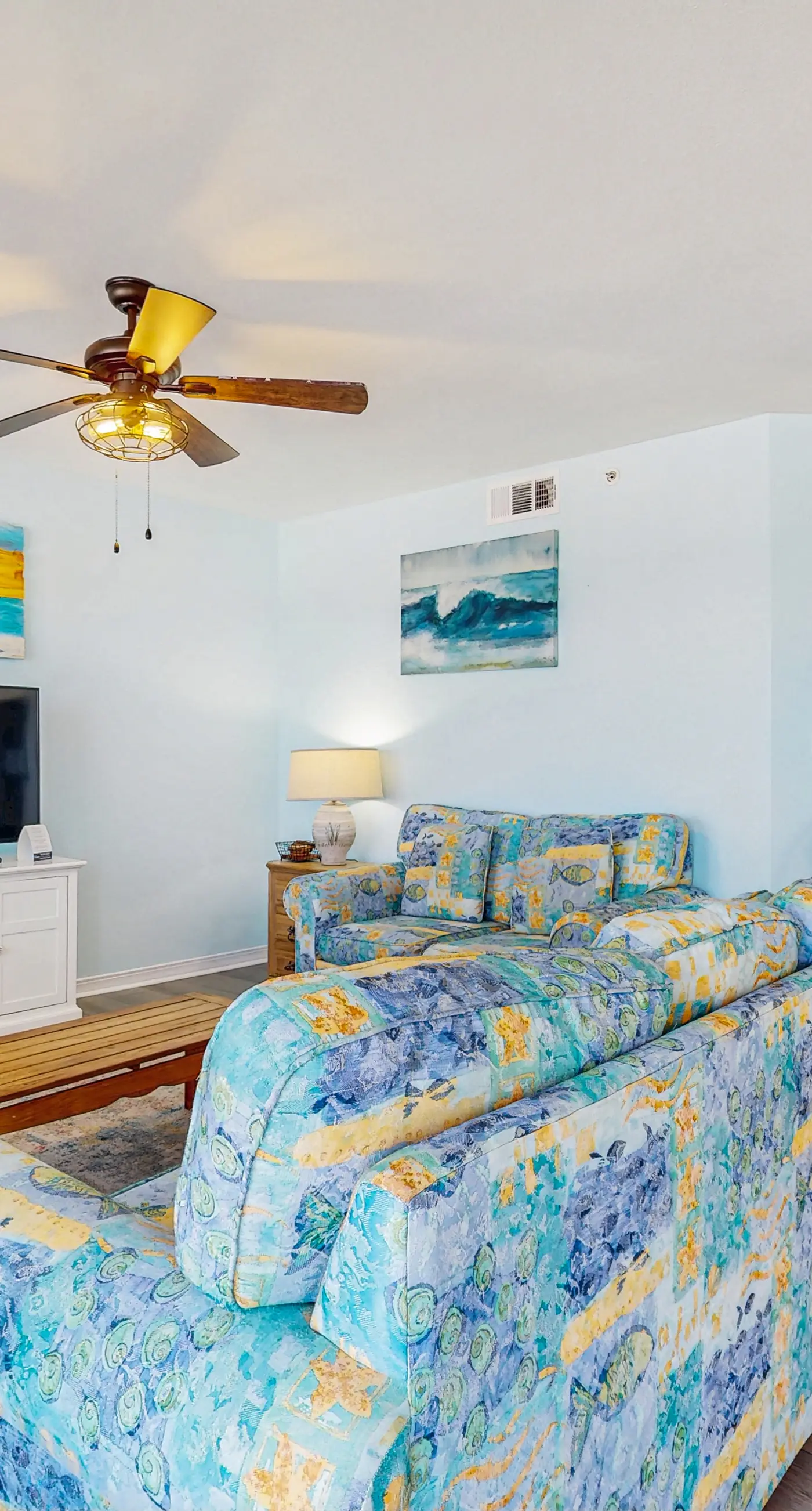 Gulf-front condo with pool, views, large balcony & AC - close to entertainment