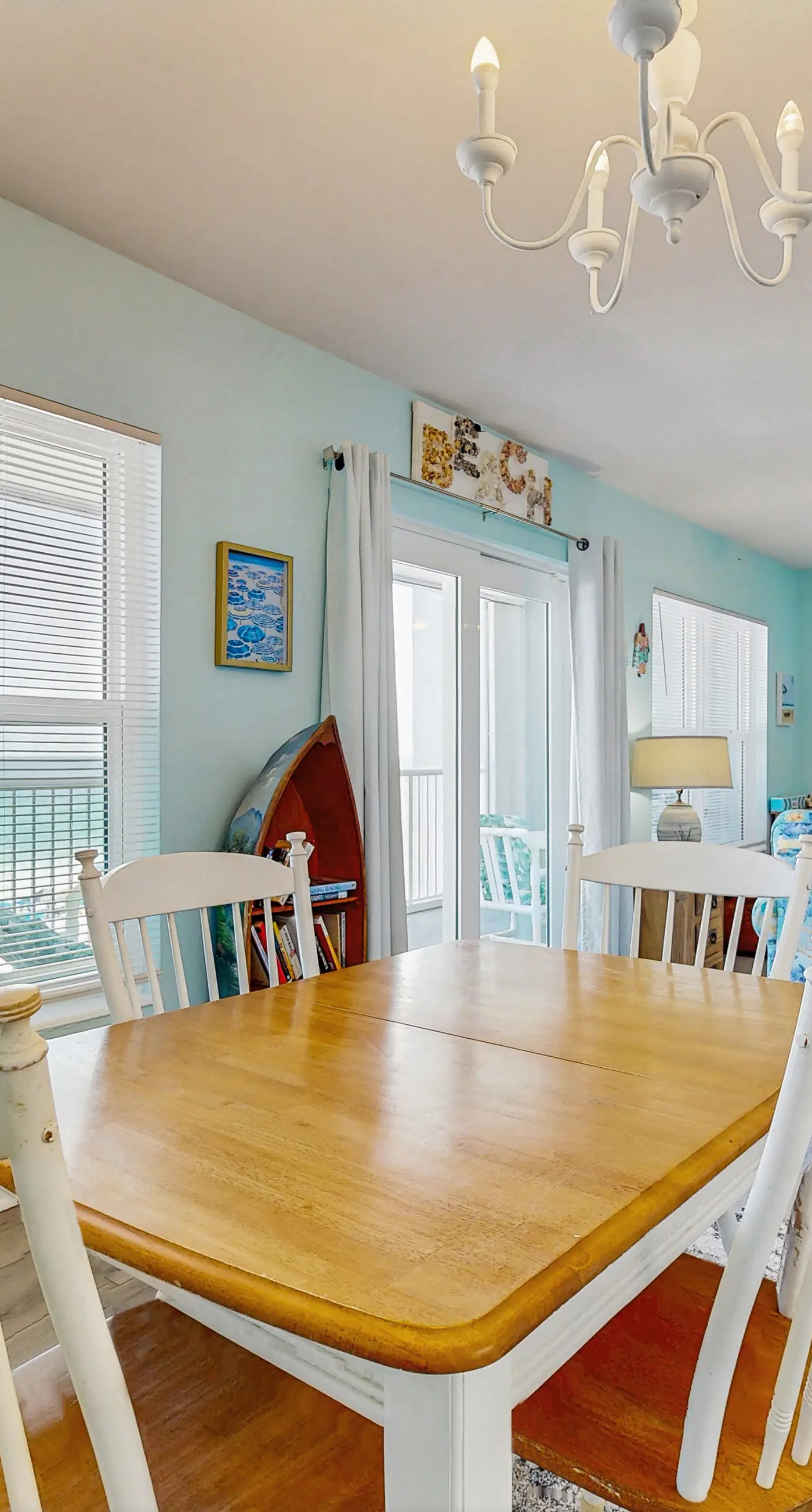 Gulf-front condo with pool, views, large balcony & AC - close to entertainment