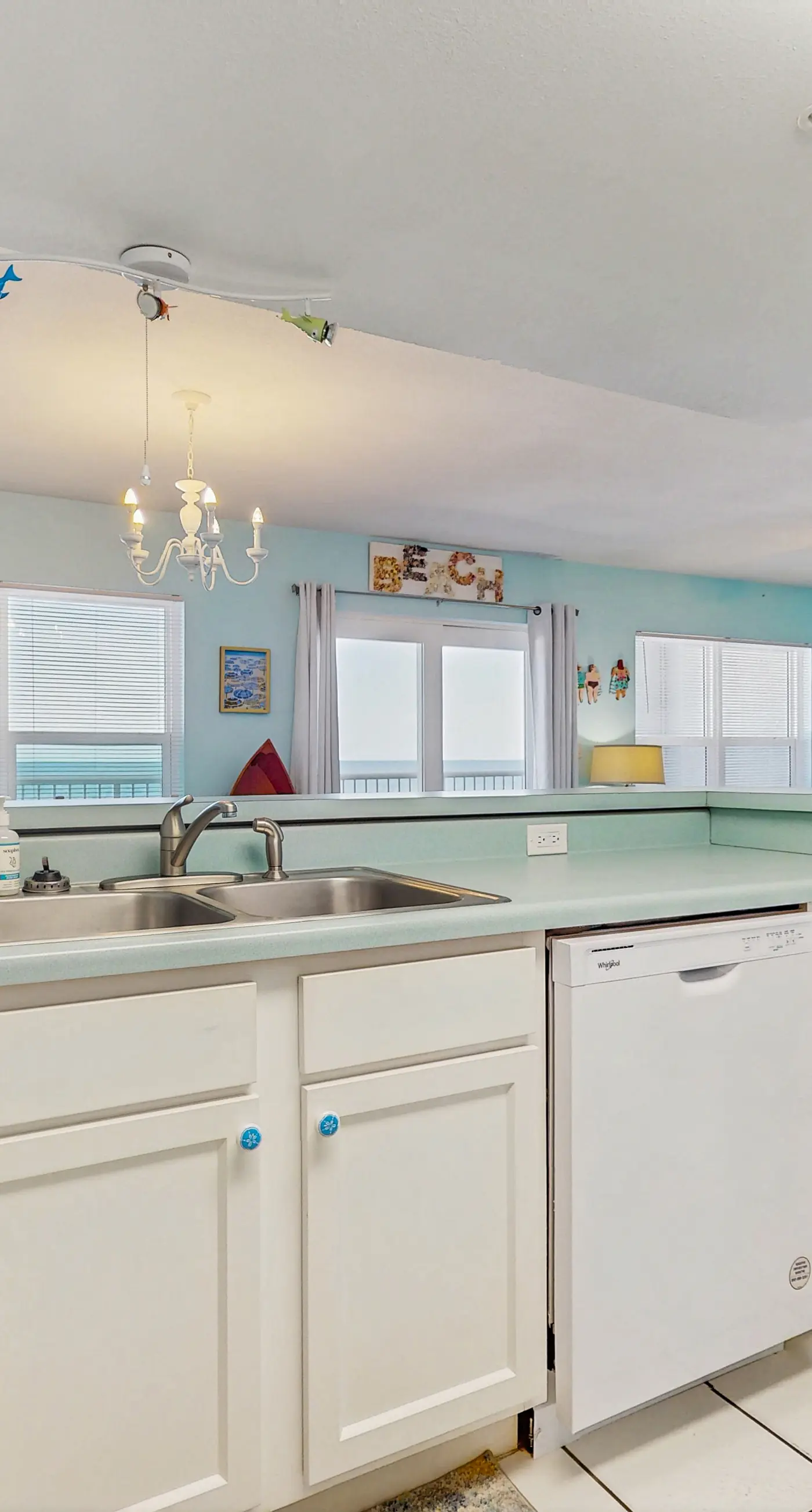 Gulf-front condo with pool, views, large balcony & AC - close to entertainment