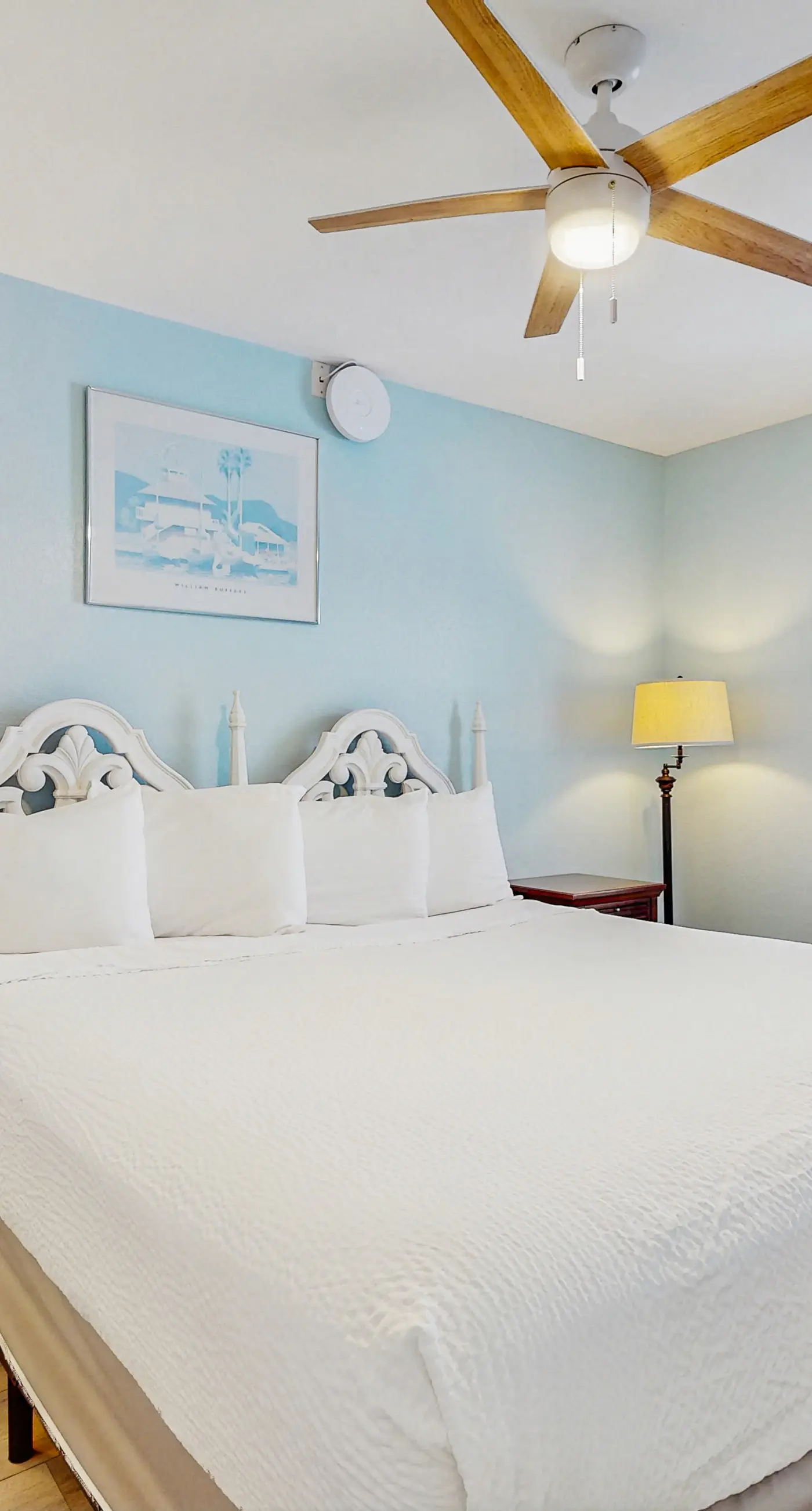 Gulf-front condo with pool, views, large balcony & AC - close to entertainment