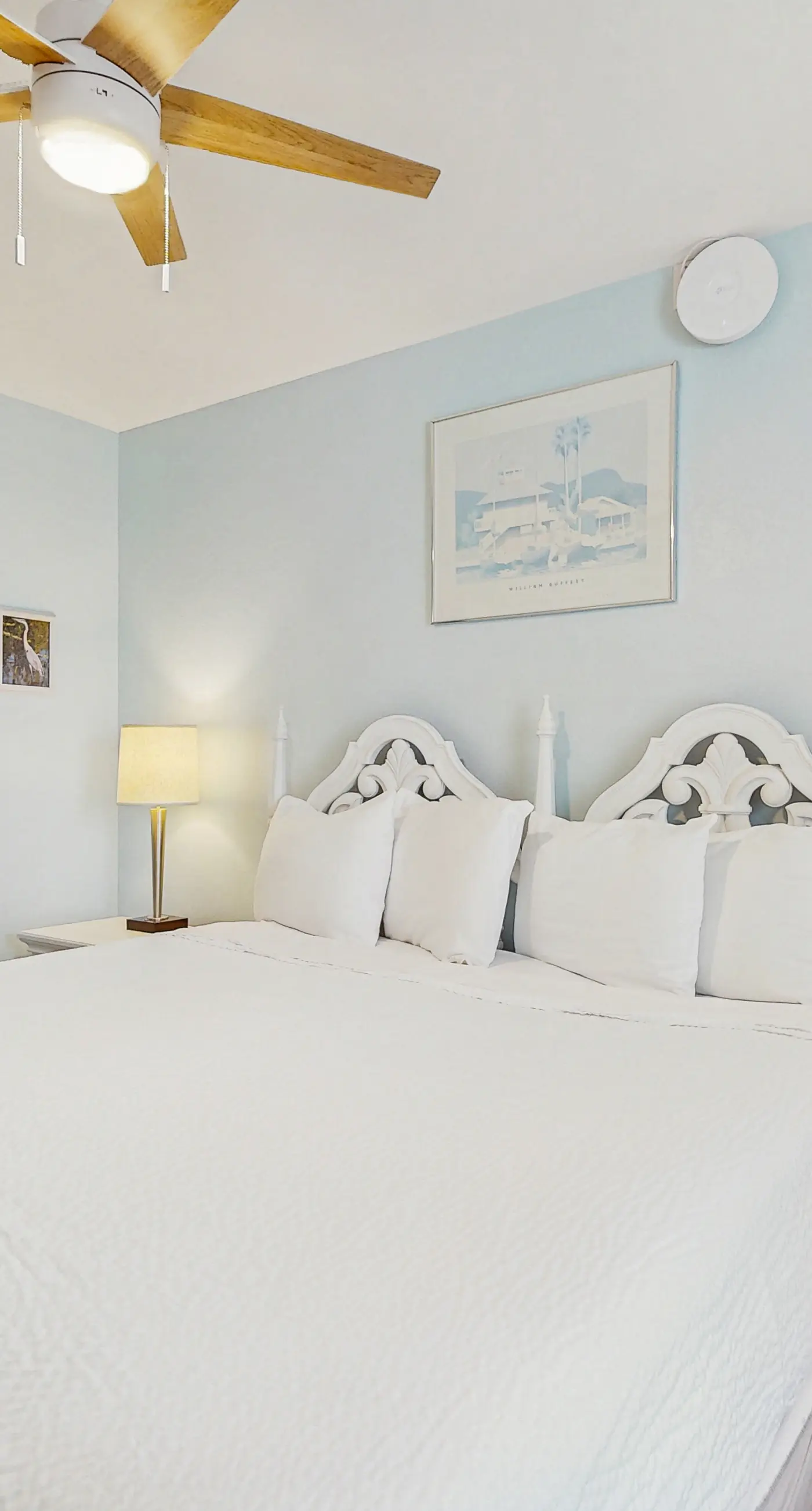 Gulf-front condo with pool, views, large balcony & AC - close to entertainment