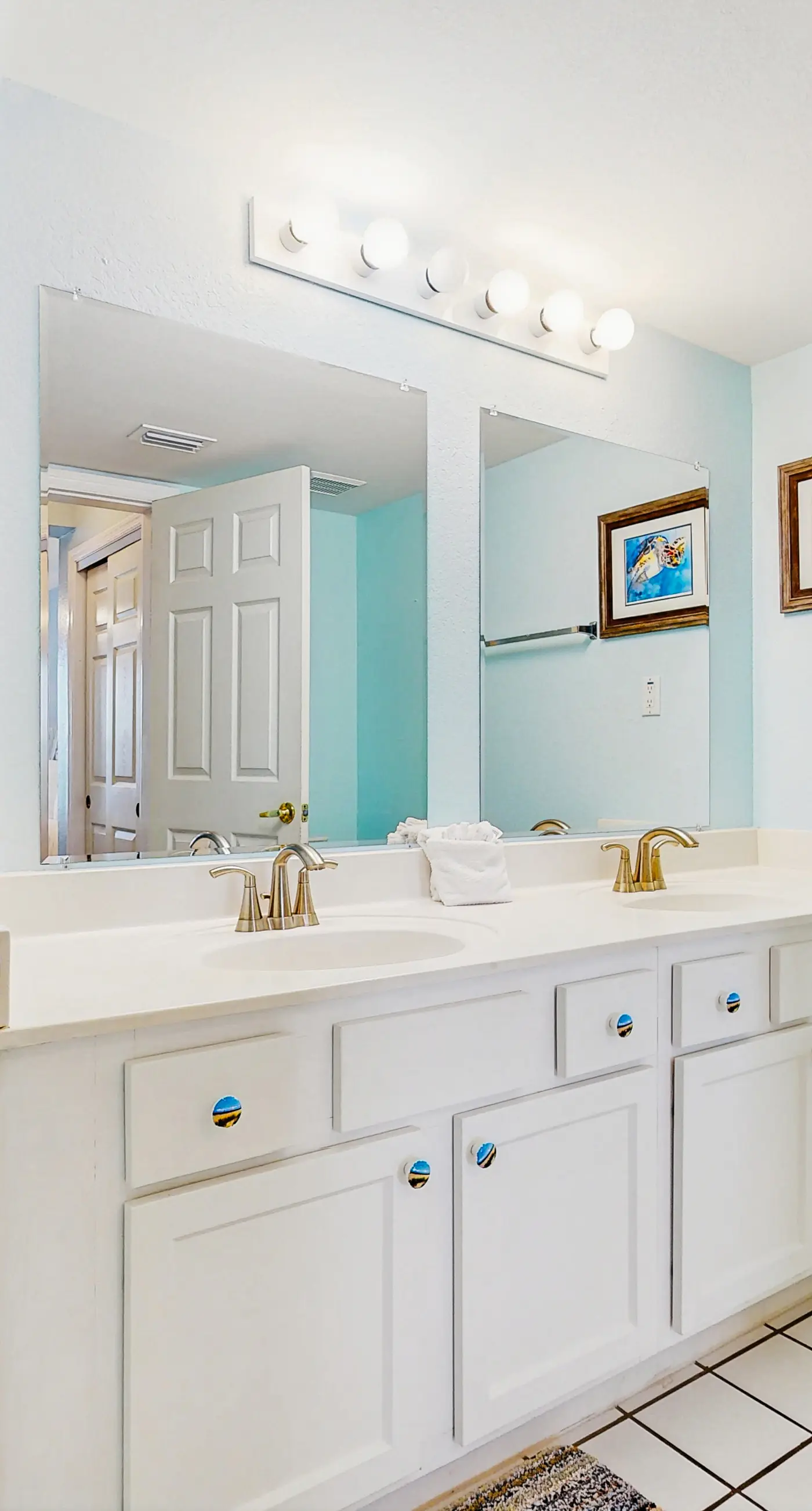Gulf-front condo with pool, views, large balcony & AC - close to entertainment