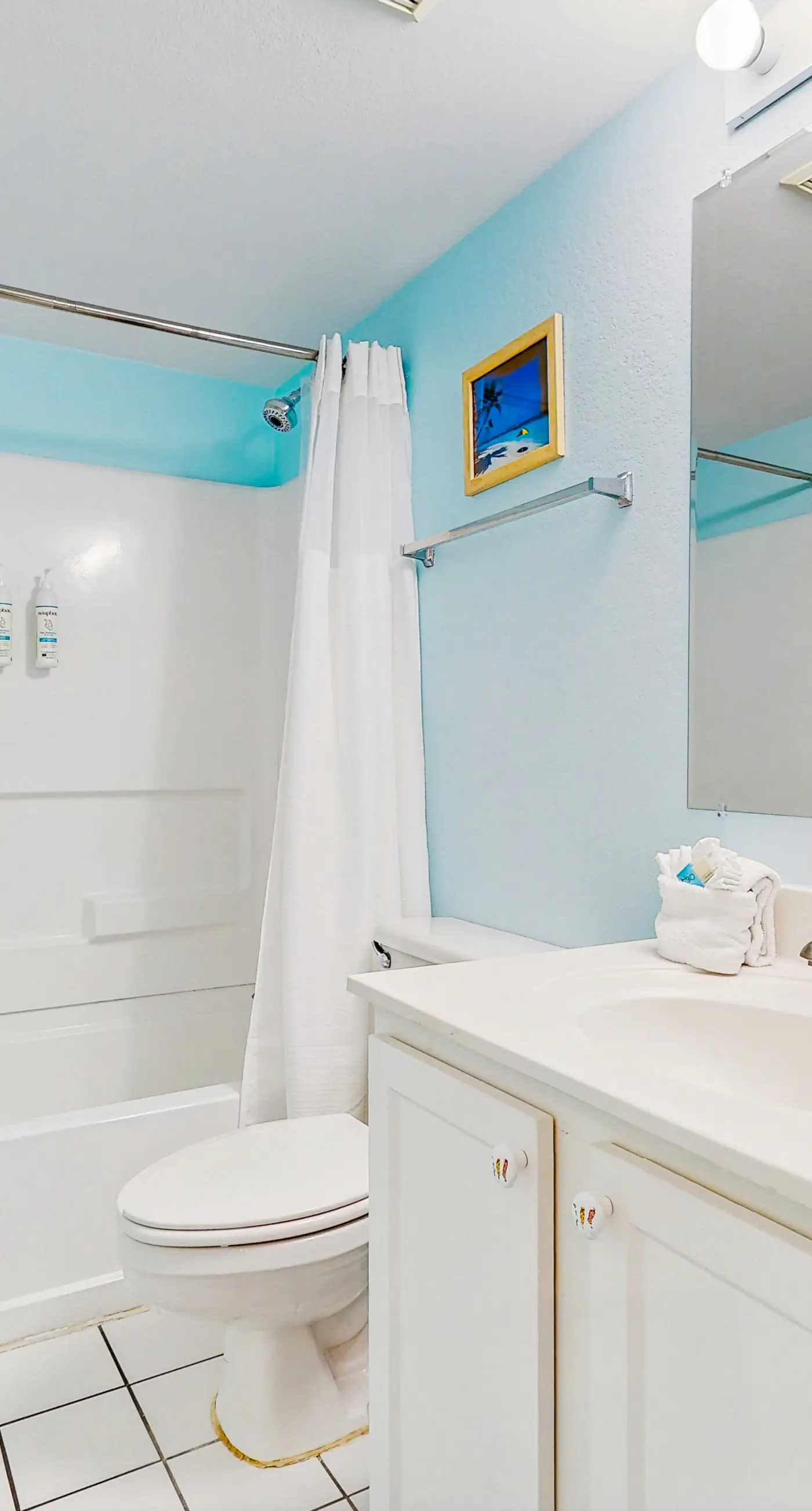 Gulf-front condo with pool, views, large balcony & AC - close to entertainment