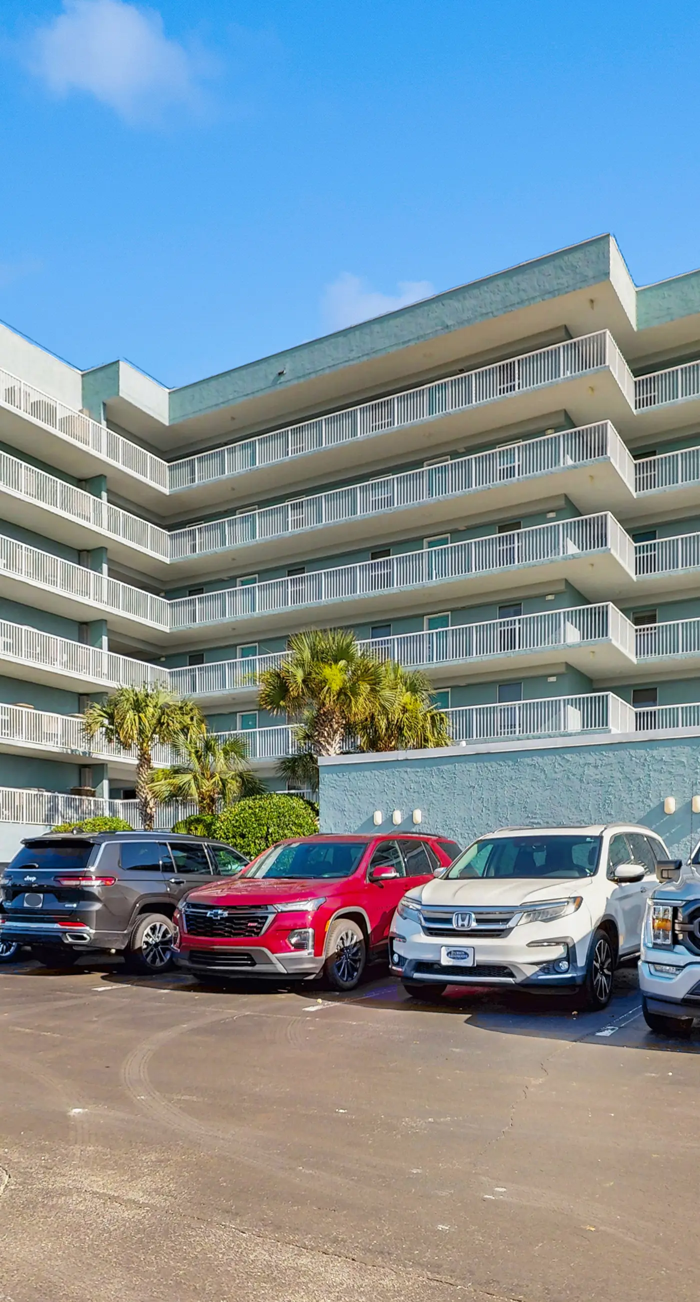 Gulf-front condo with pool, views, large balcony & AC - close to entertainment