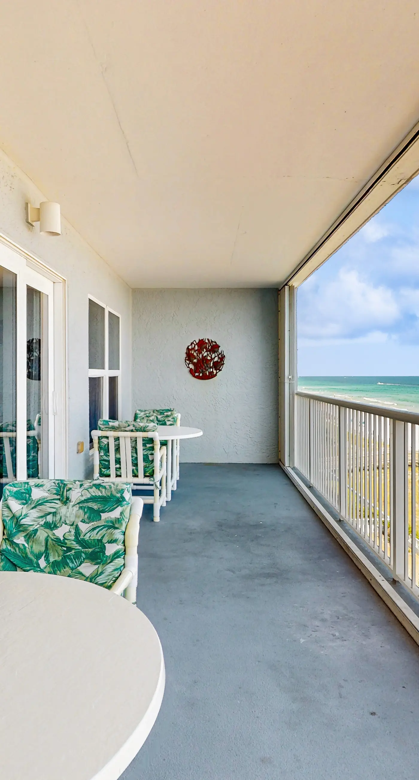 Gulf-front condo with pool, views, large balcony & AC - close to entertainment