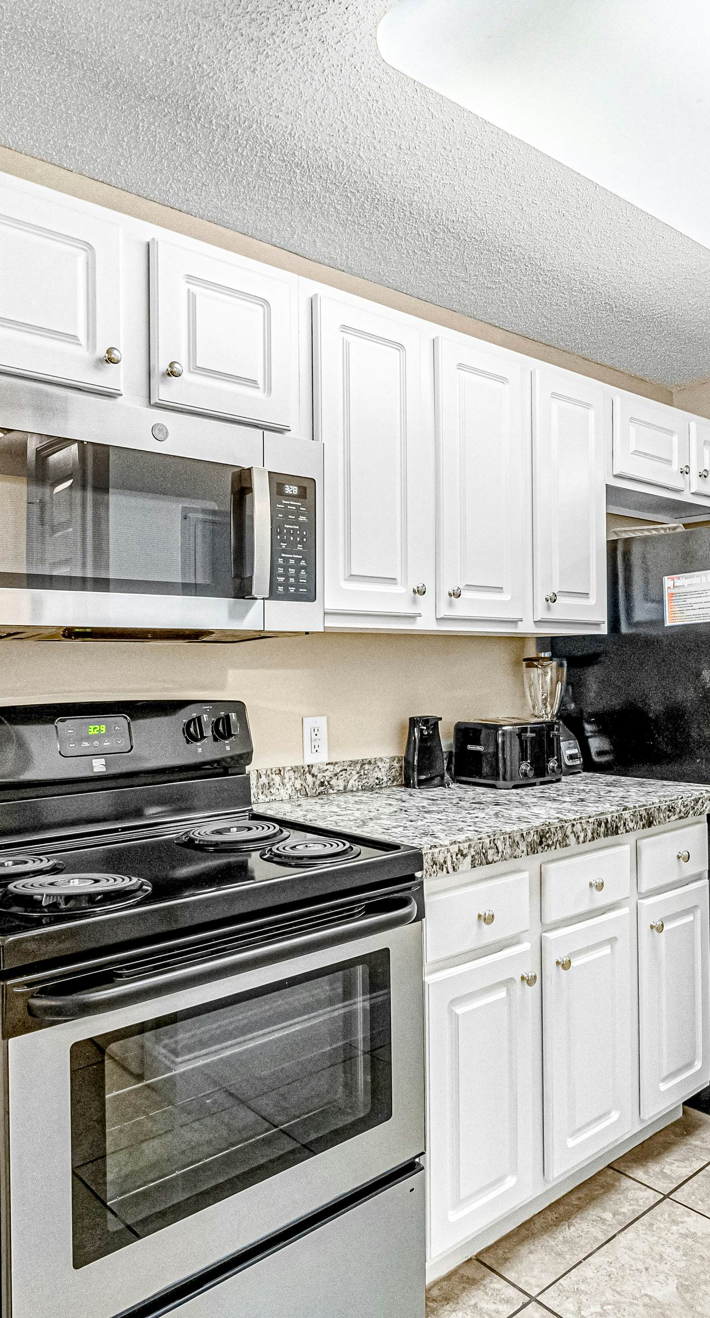 Gulf-front condo with pools, hot tub & tennis - walk to dining