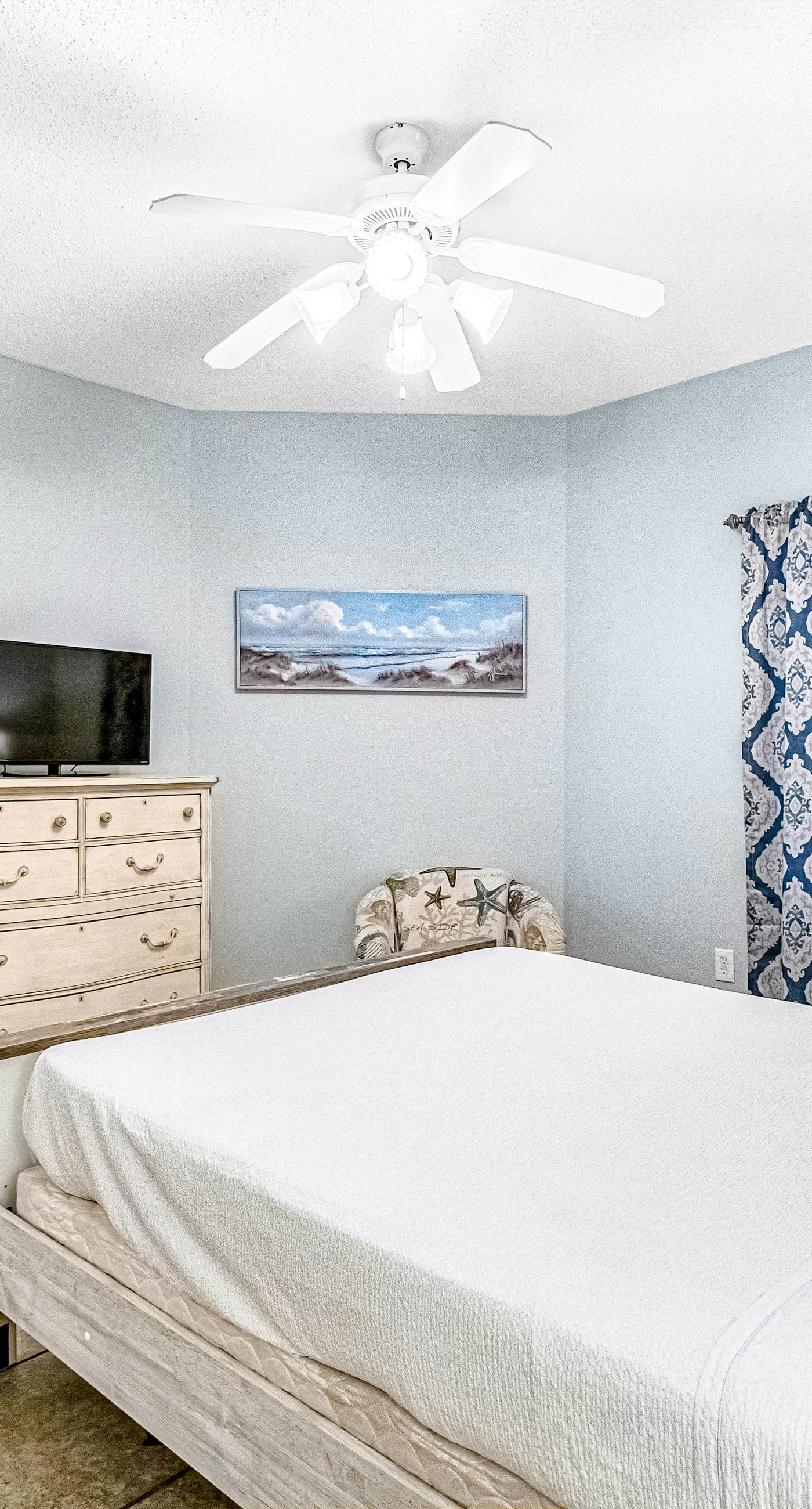 Gulf-front condo with pools, hot tub & tennis - walk to dining