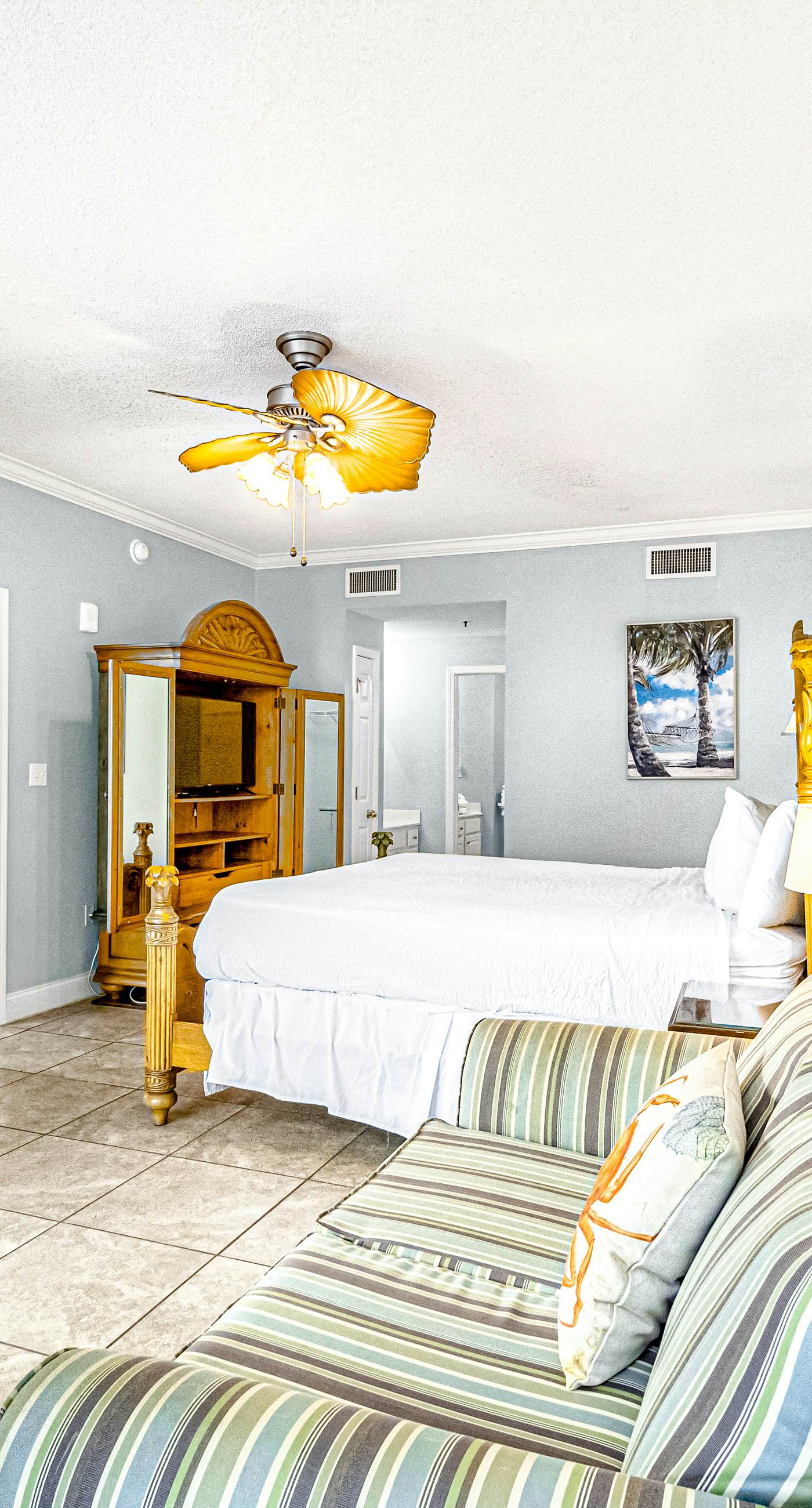 Gulf-front condo with pools, hot tub & tennis - walk to dining