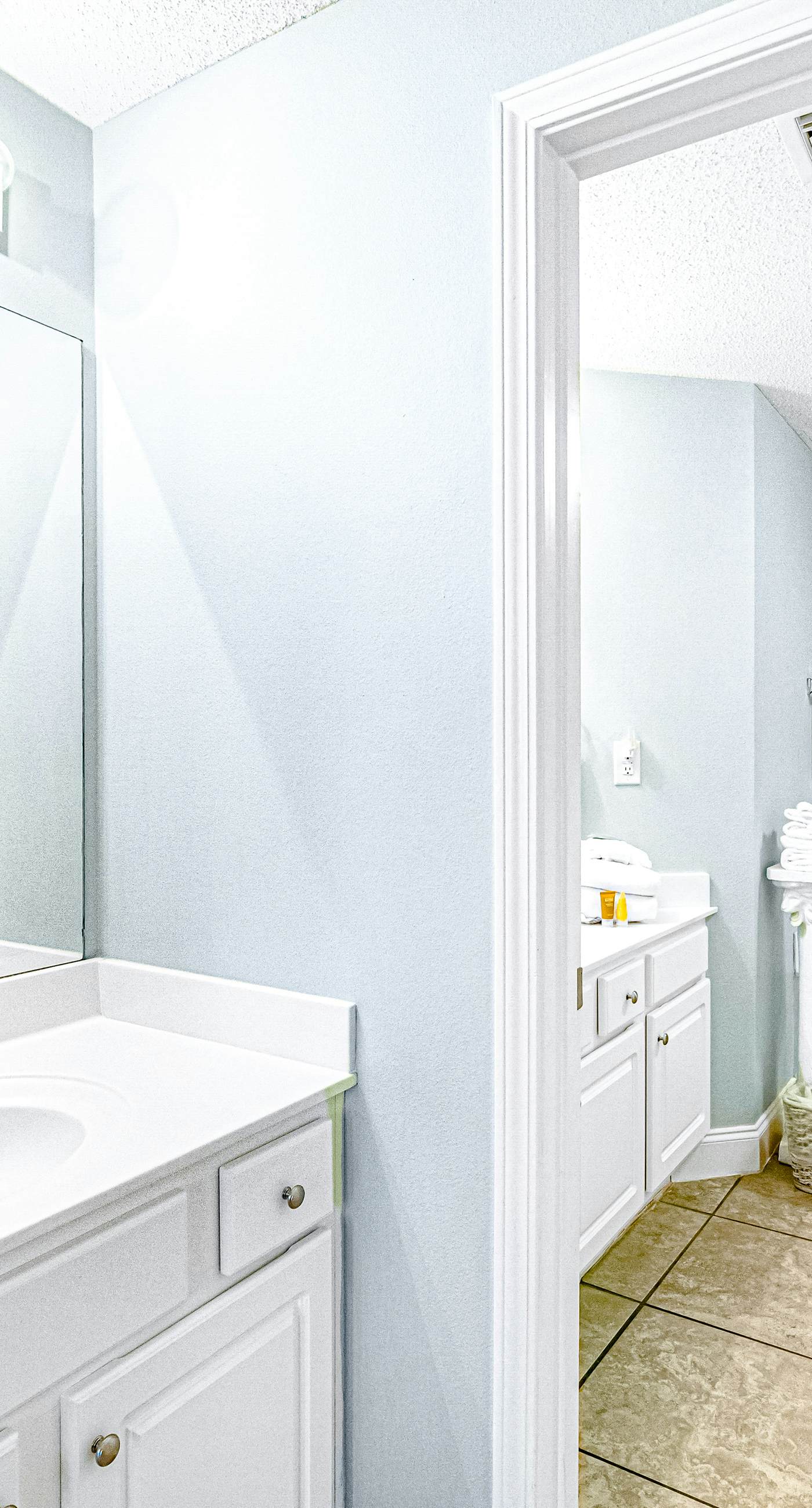 Gulf-front condo with pools, hot tub & tennis - walk to dining