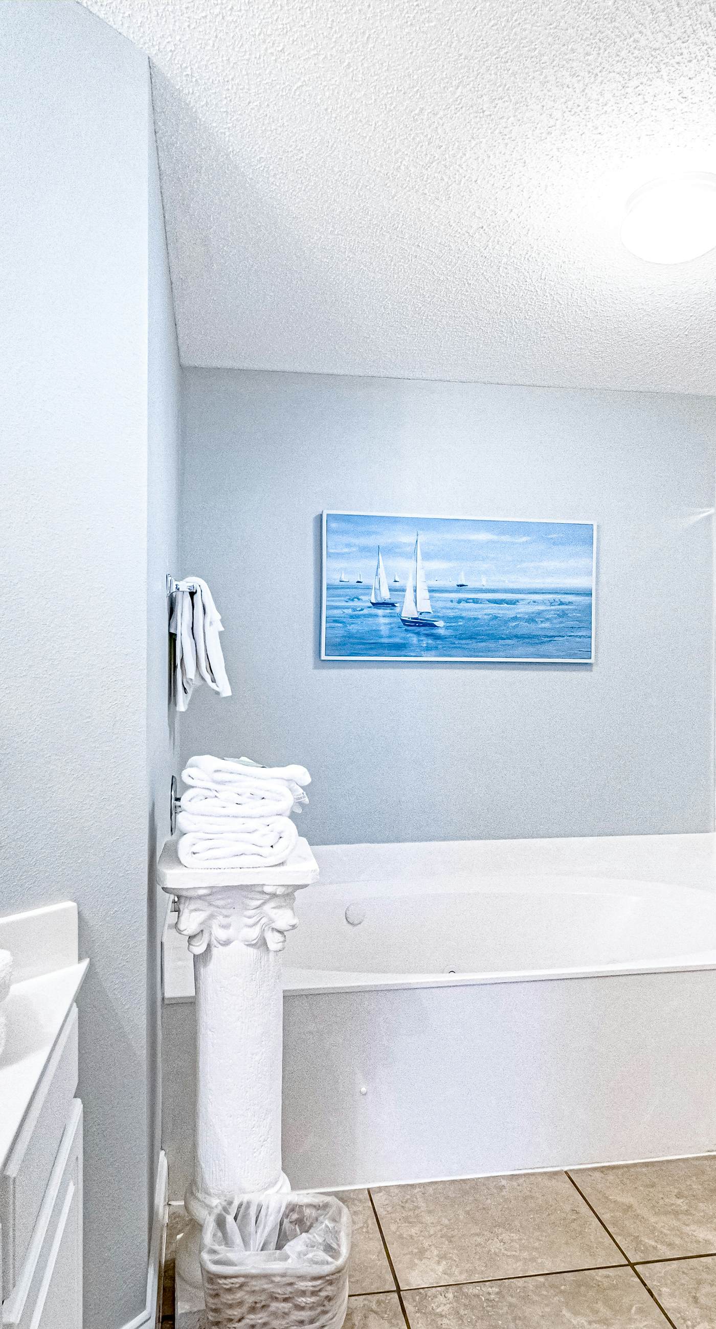 Gulf-front condo with pools, hot tub & tennis - walk to dining