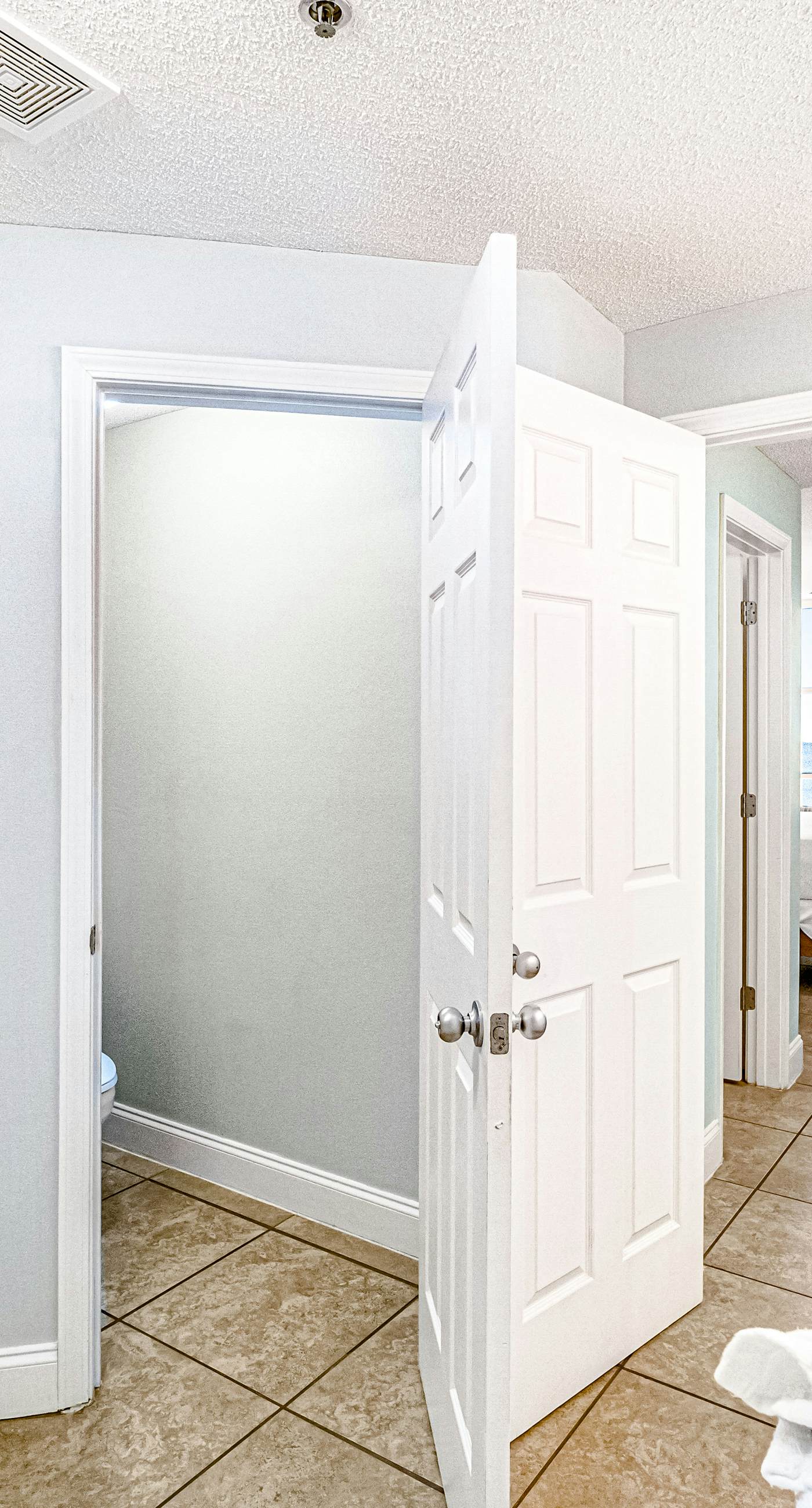 Gulf-front condo with pools, hot tub & tennis - walk to dining