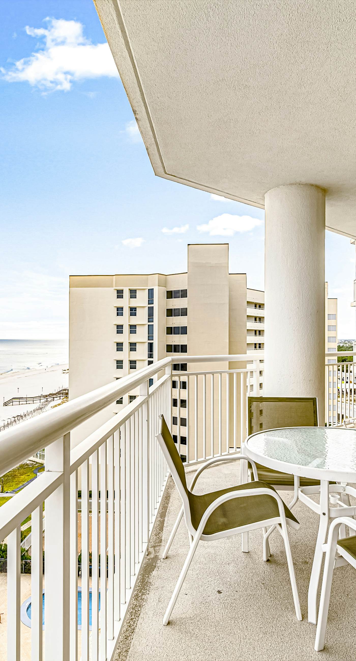Gulf-front condo with pools, hot tub & tennis - walk to dining