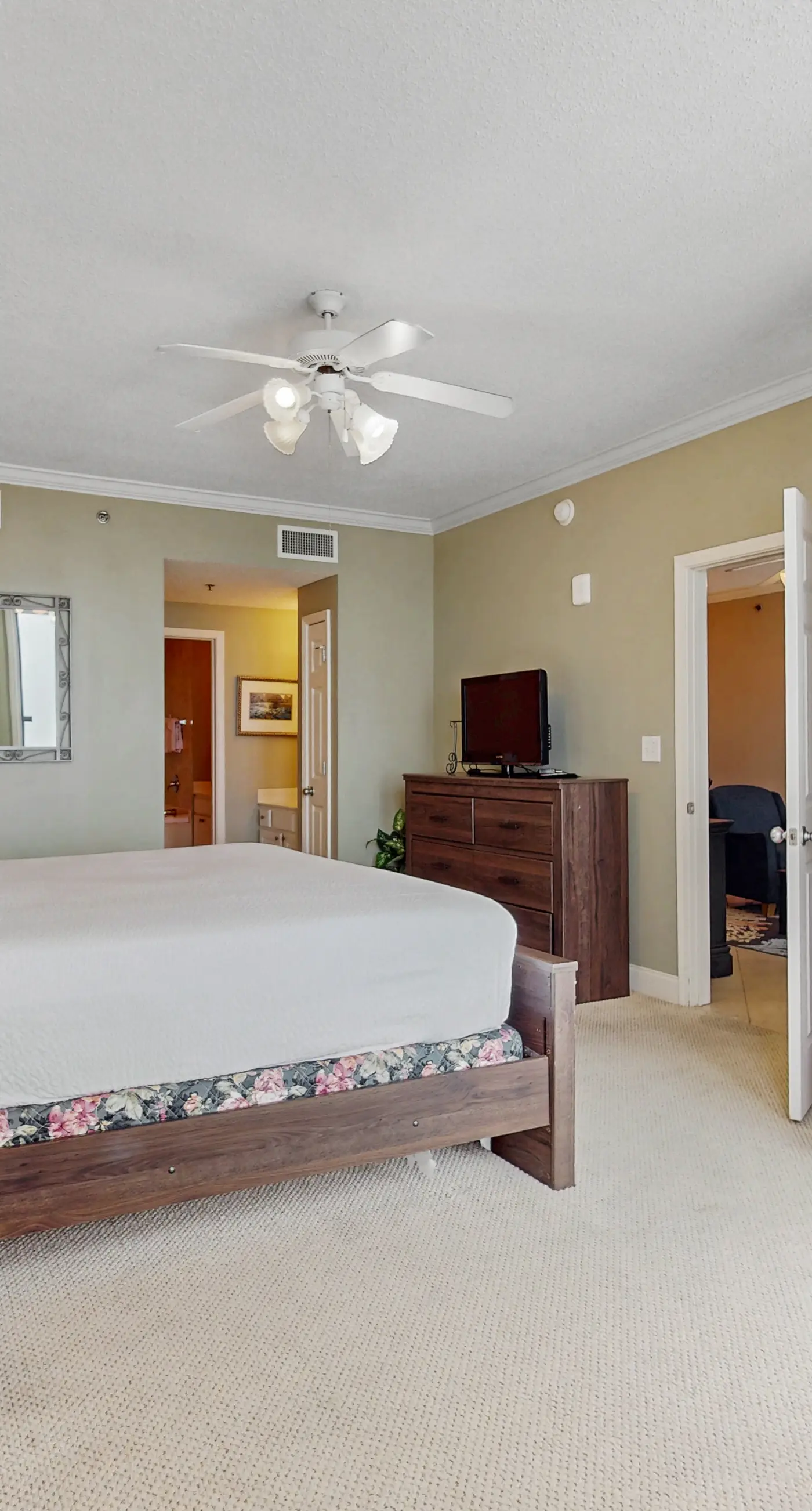 11th-floor, Gulf-front condo with views, pools, hot tub & tennis