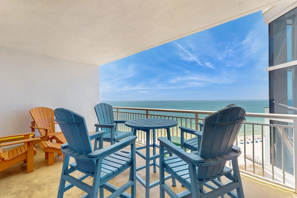 Gulf-front condo with amazing views, pools, beach access & gym