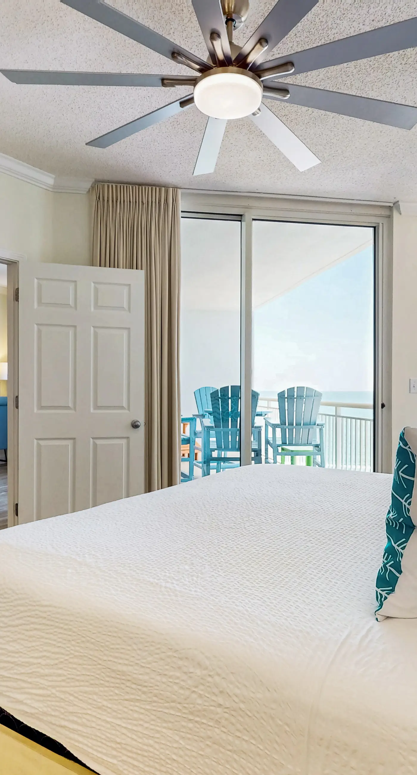Gulf-front condo with amazing views, pools, beach access & gym