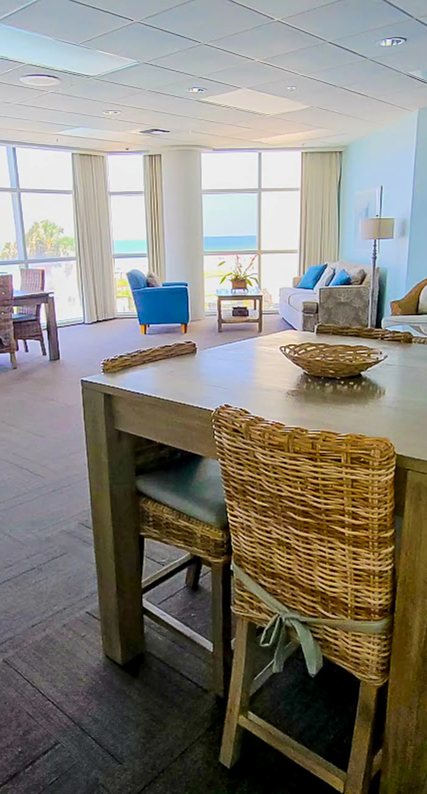 Gulf-front condo with amazing views, pools, beach access & gym