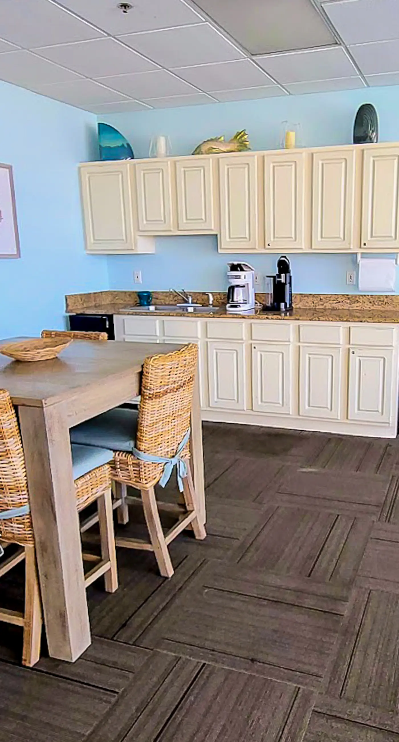 Gulf-front condo with amazing views, pools, beach access & gym
