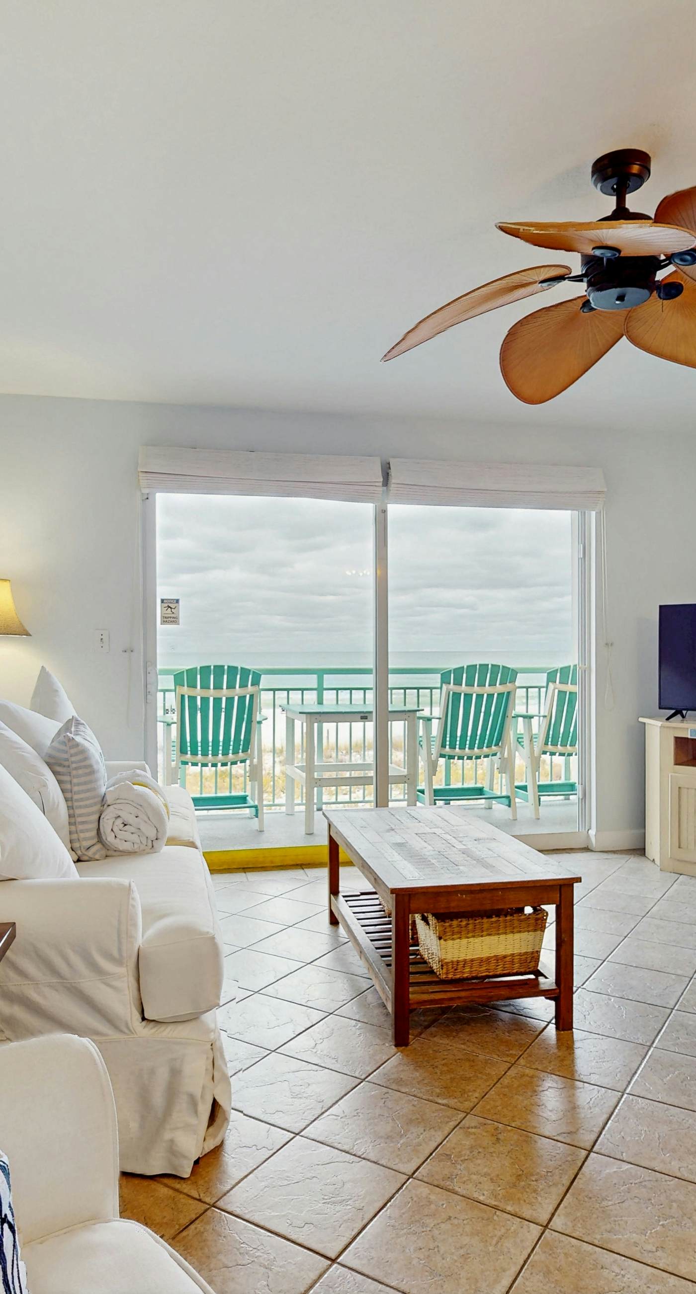 Pelican Isle 205-3rd-floor, Gulf-front condo with seasonal beach setup - near entertainment