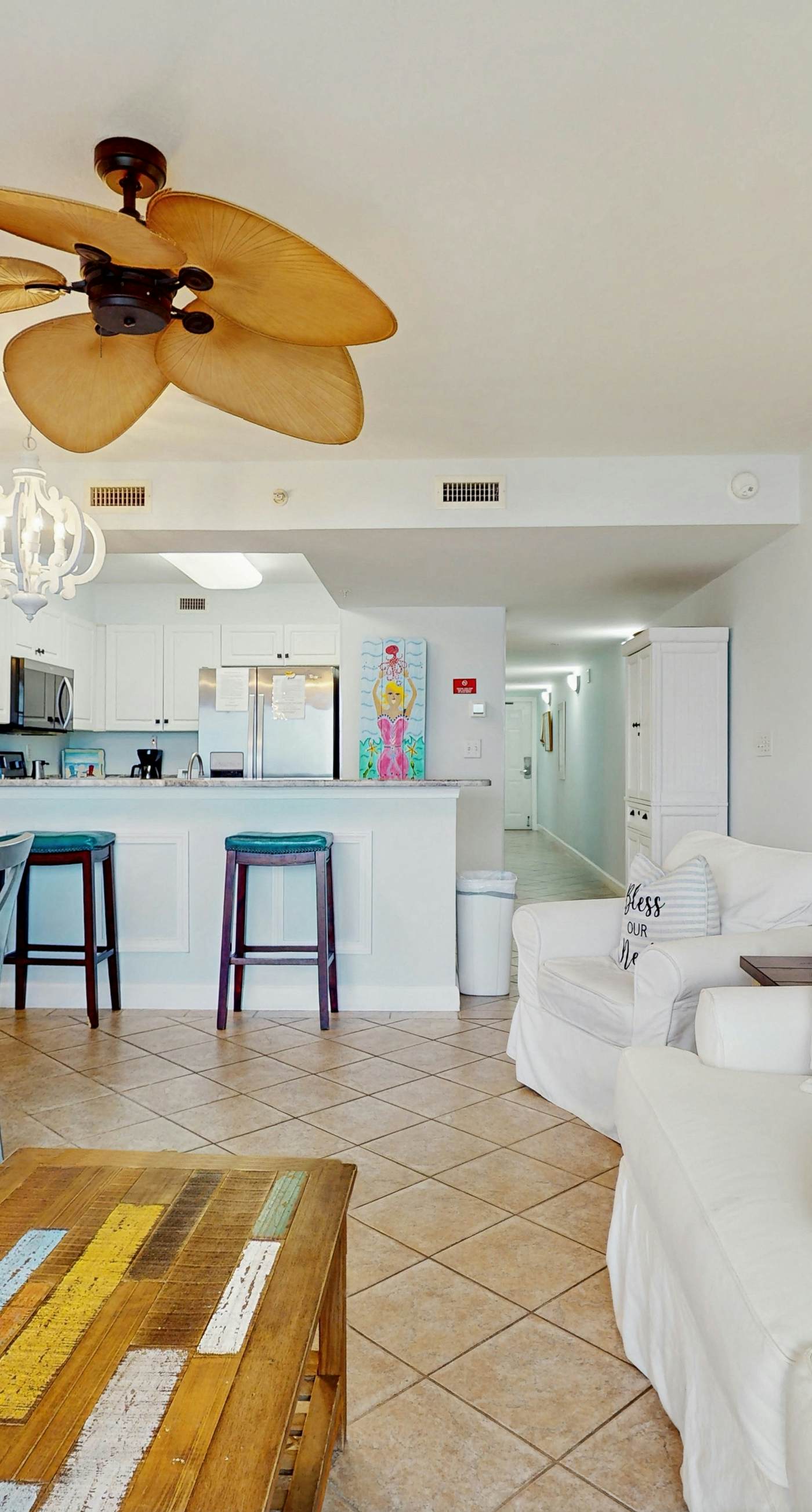 Pelican Isle 205-3rd-floor, Gulf-front condo with seasonal beach setup - near entertainment