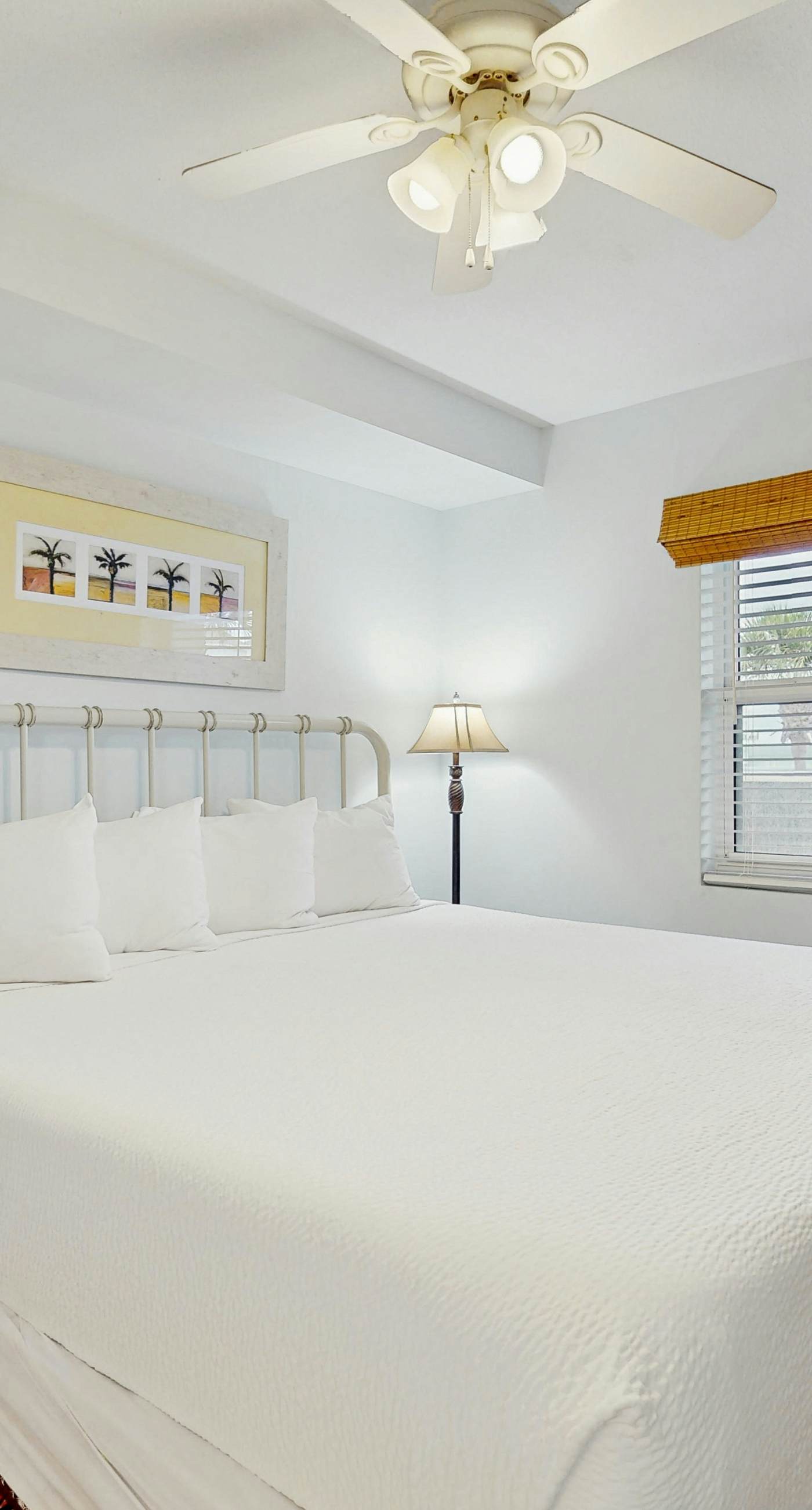 Pelican Isle 205-3rd-floor, Gulf-front condo with seasonal beach setup - near entertainment