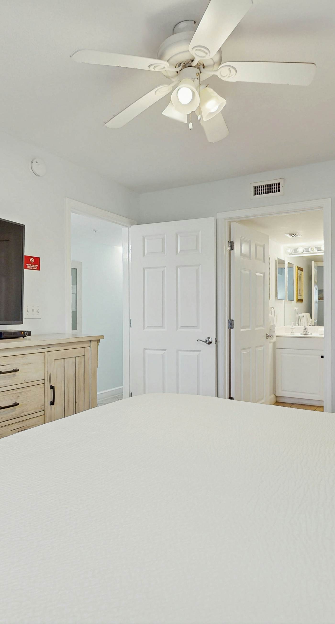 Pelican Isle 205-3rd-floor, Gulf-front condo with seasonal beach setup - near entertainment