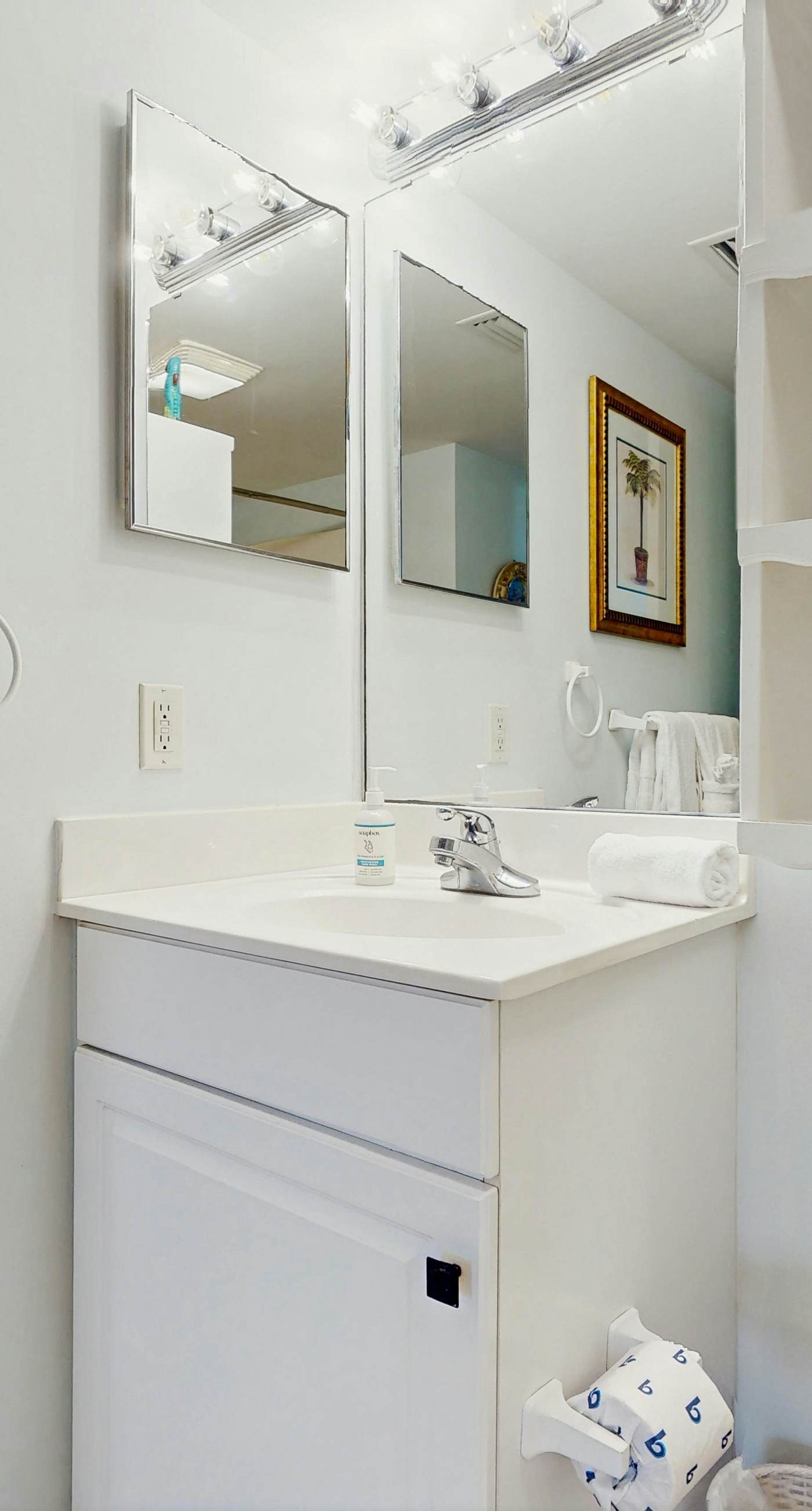 Pelican Isle 205-3rd-floor, Gulf-front condo with seasonal beach setup - near entertainment