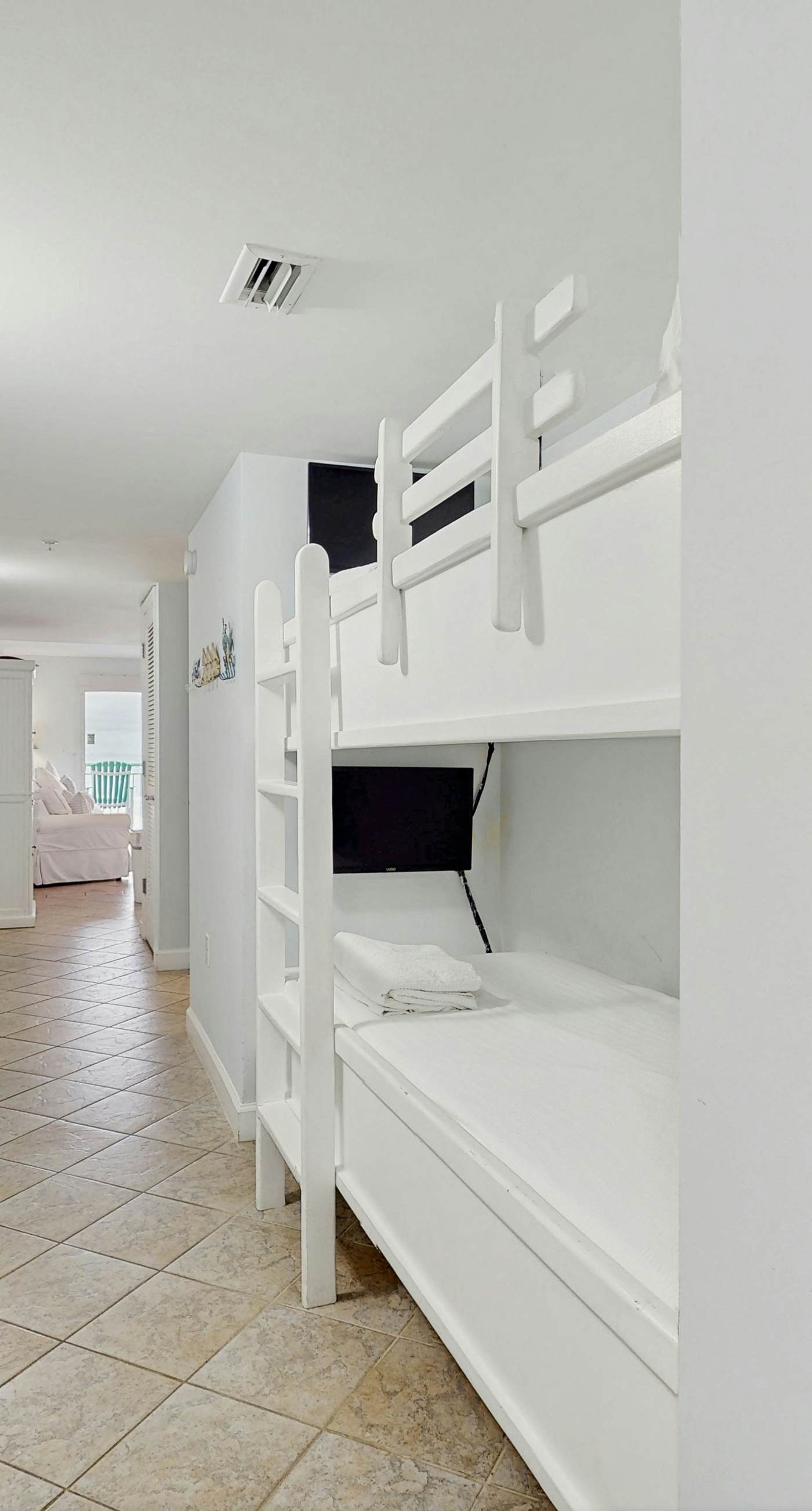 Pelican Isle 205-3rd-floor, Gulf-front condo with seasonal beach setup - near entertainment