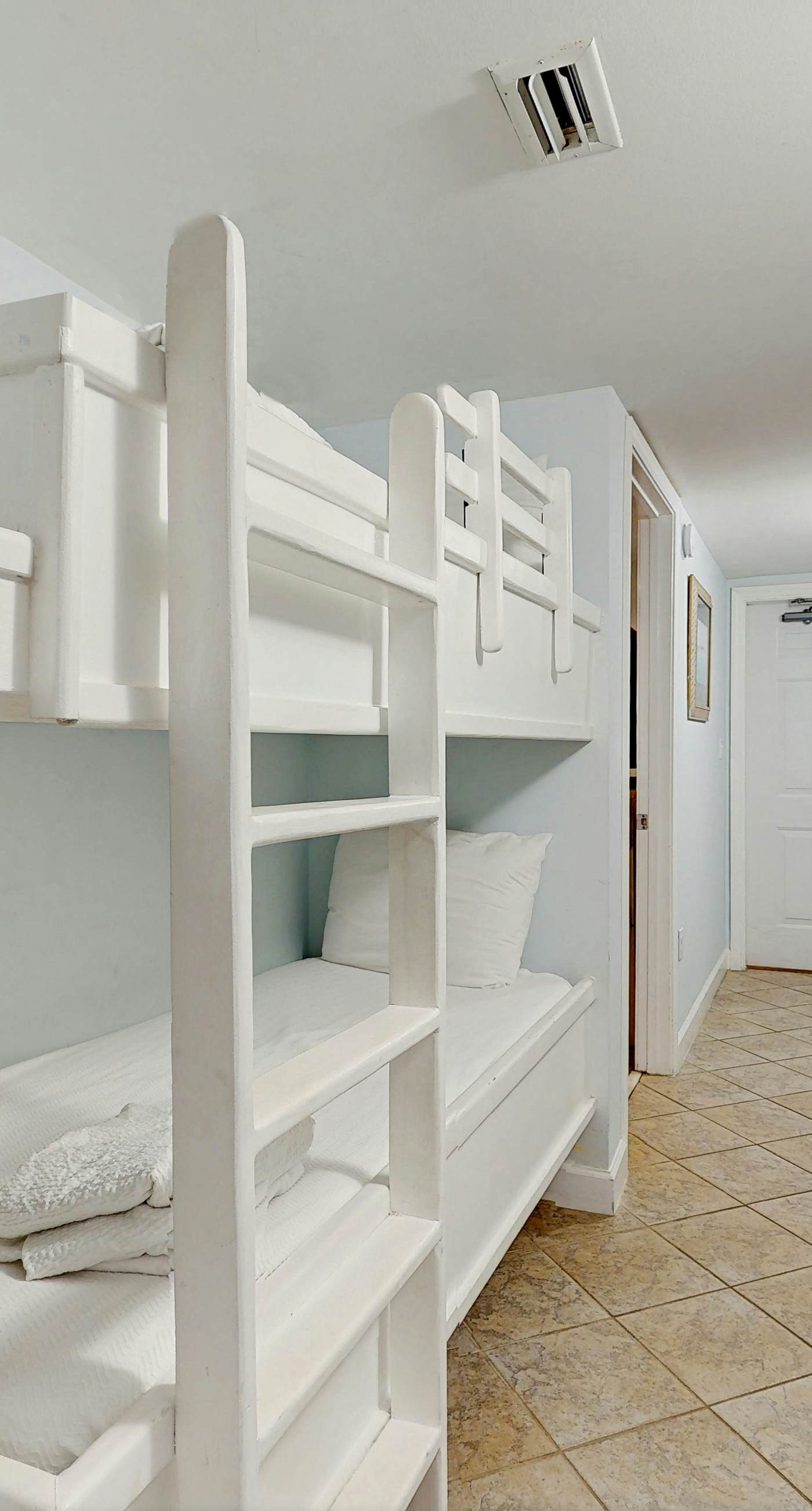 Pelican Isle 205-3rd-floor, Gulf-front condo with seasonal beach setup - near entertainment