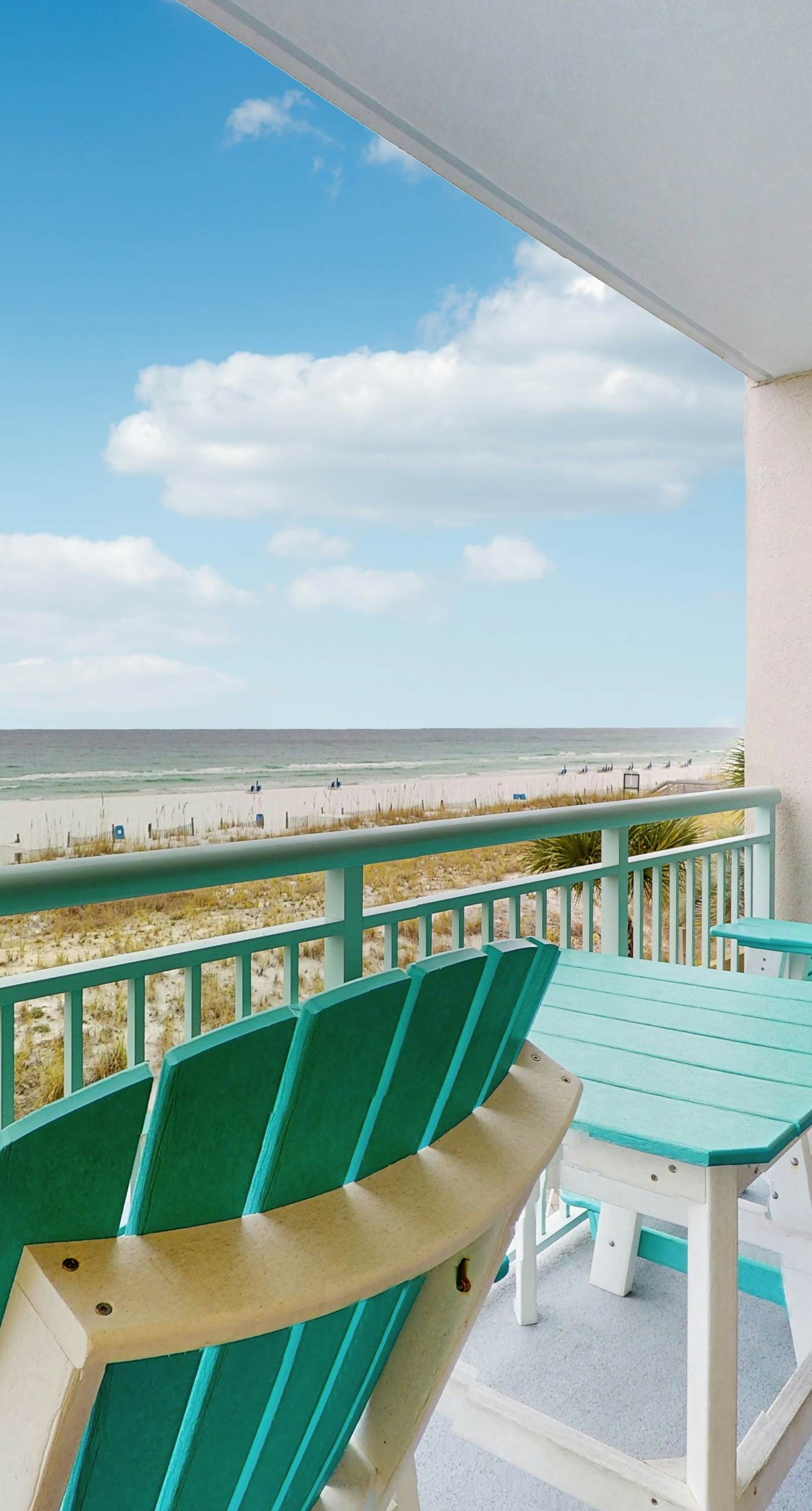 Pelican Isle 205-3rd-floor, Gulf-front condo with seasonal beach setup - near entertainment