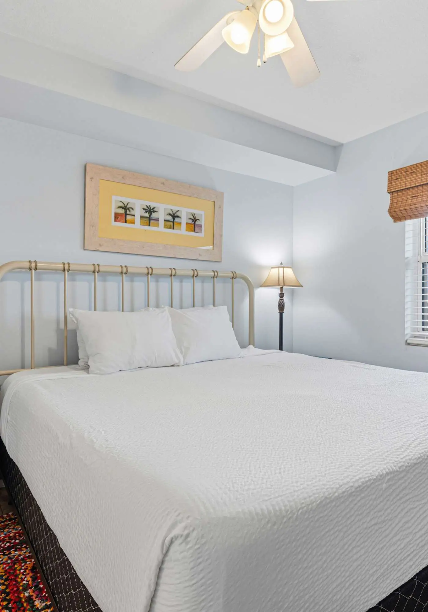 3rd-floor, Gulf-front condo with seasonal beach setup - near entertainment
