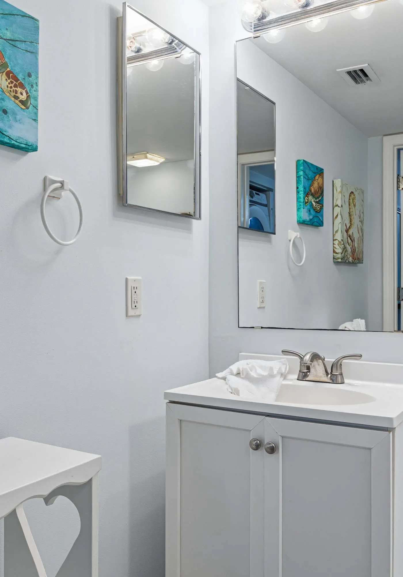 3rd-floor, Gulf-front condo with seasonal beach setup - near entertainment