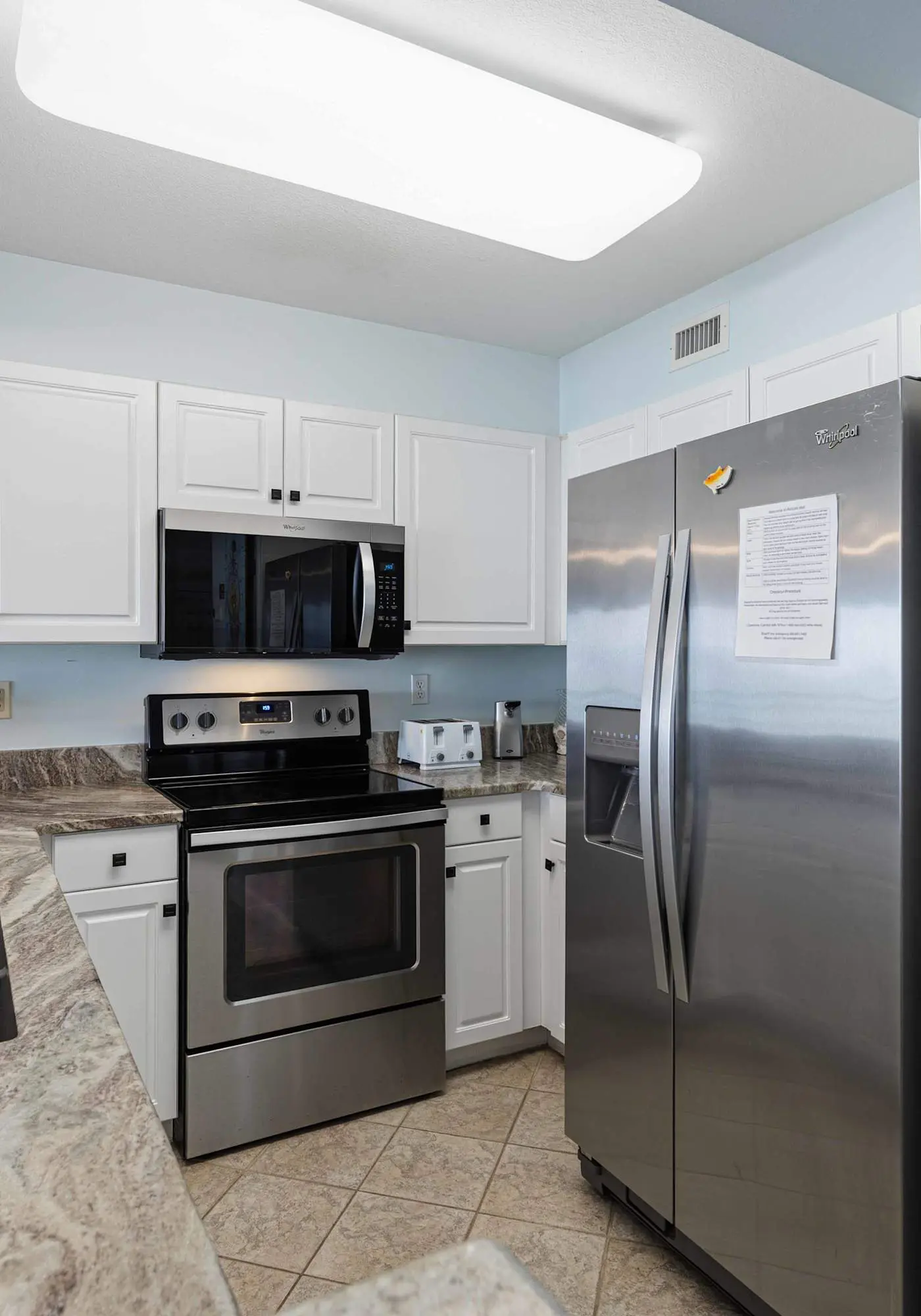 3rd-floor, Gulf-front condo with seasonal beach setup - near entertainment