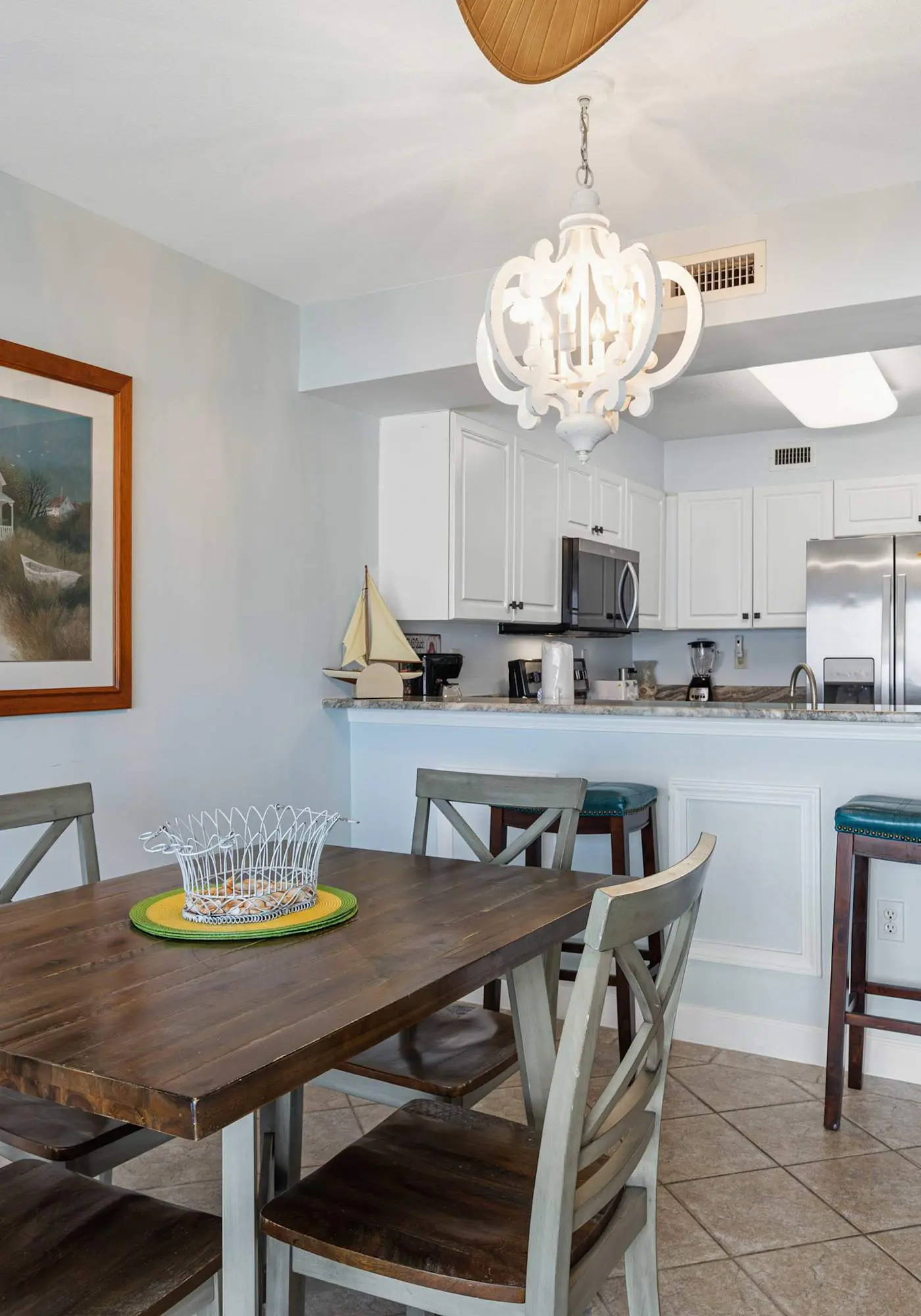 3rd-floor, Gulf-front condo with seasonal beach setup - near entertainment