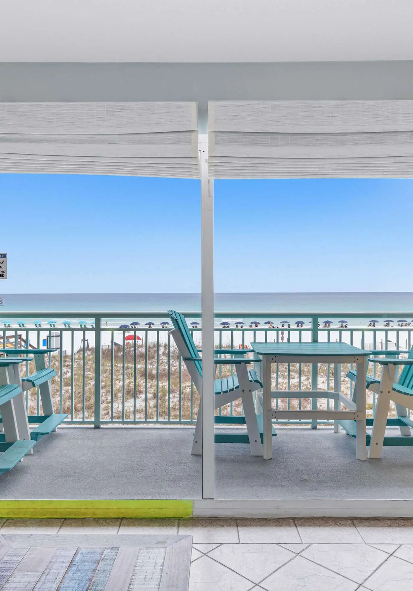3rd-floor, Gulf-front condo with seasonal beach setup - near entertainment