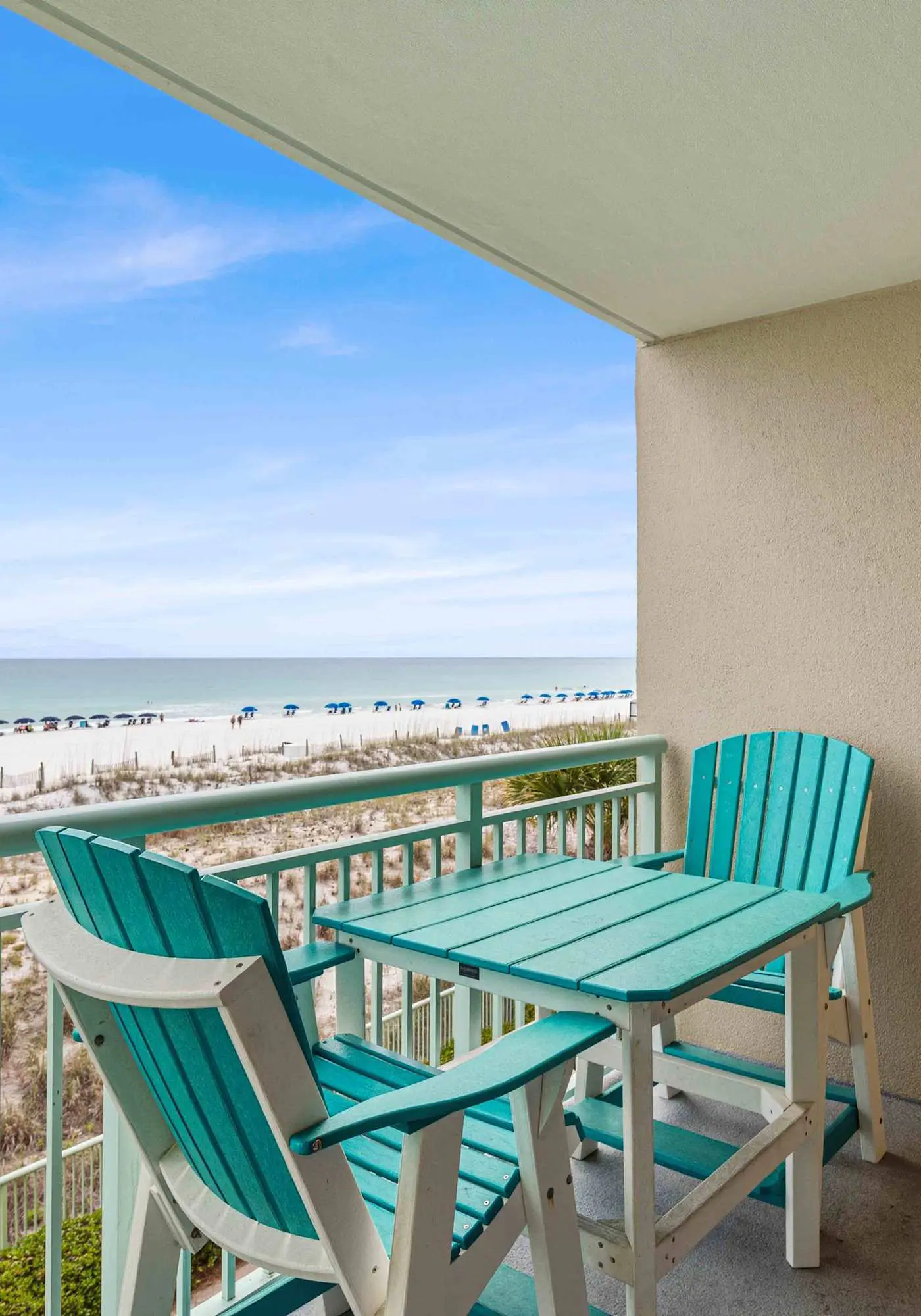 3rd-floor, Gulf-front condo with seasonal beach setup - near entertainment