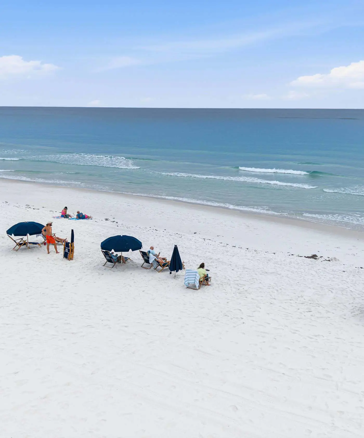3rd-floor, Gulf-front condo with seasonal beach setup - near entertainment