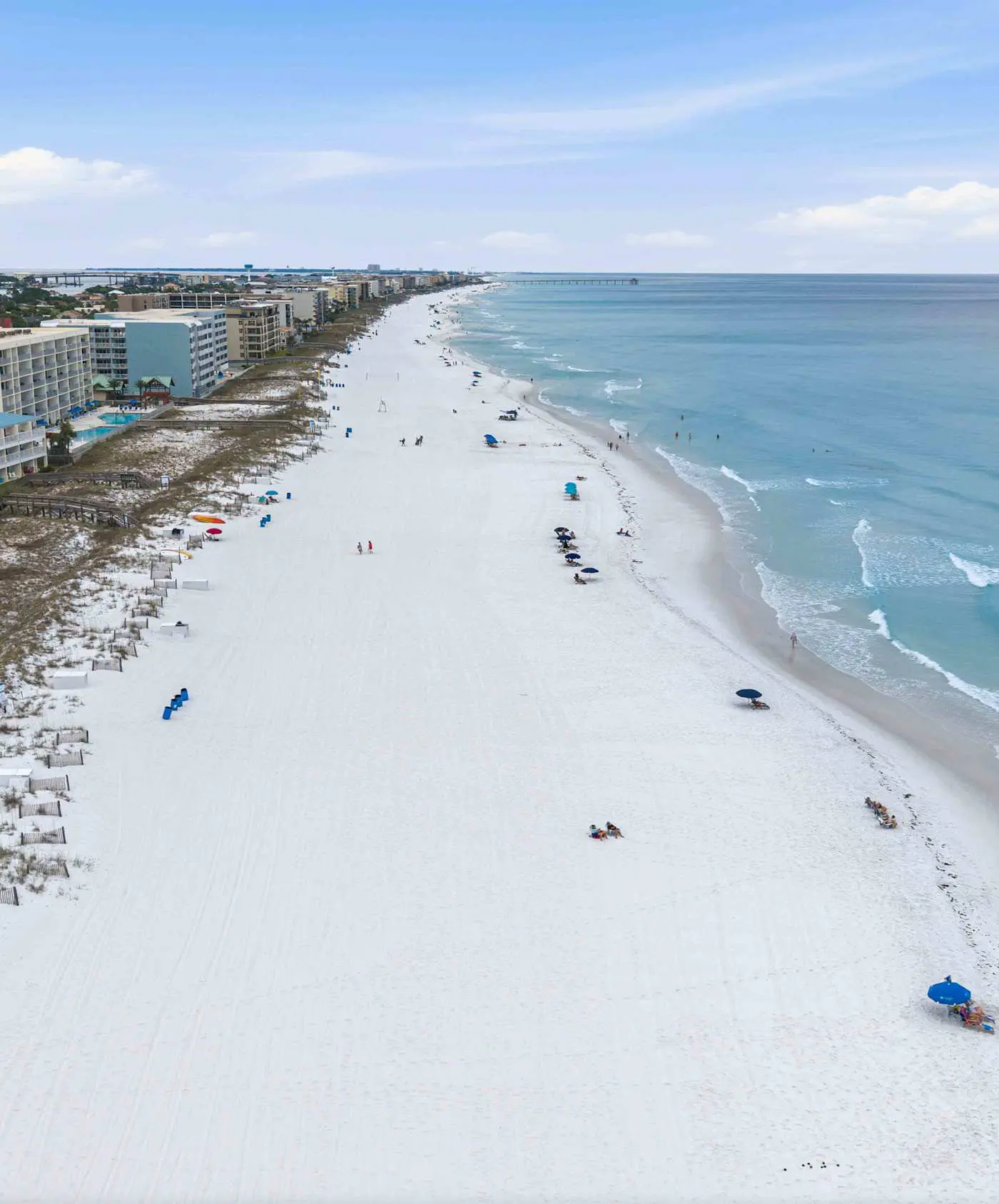 3rd-floor, Gulf-front condo with seasonal beach setup - near entertainment