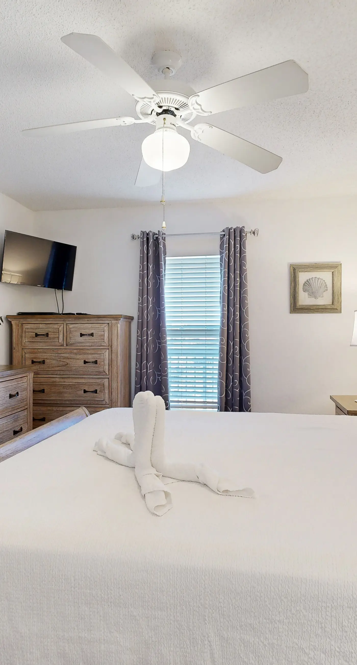 Seventh floor condo with pool access, washer&dryer, ocean view, & central AC