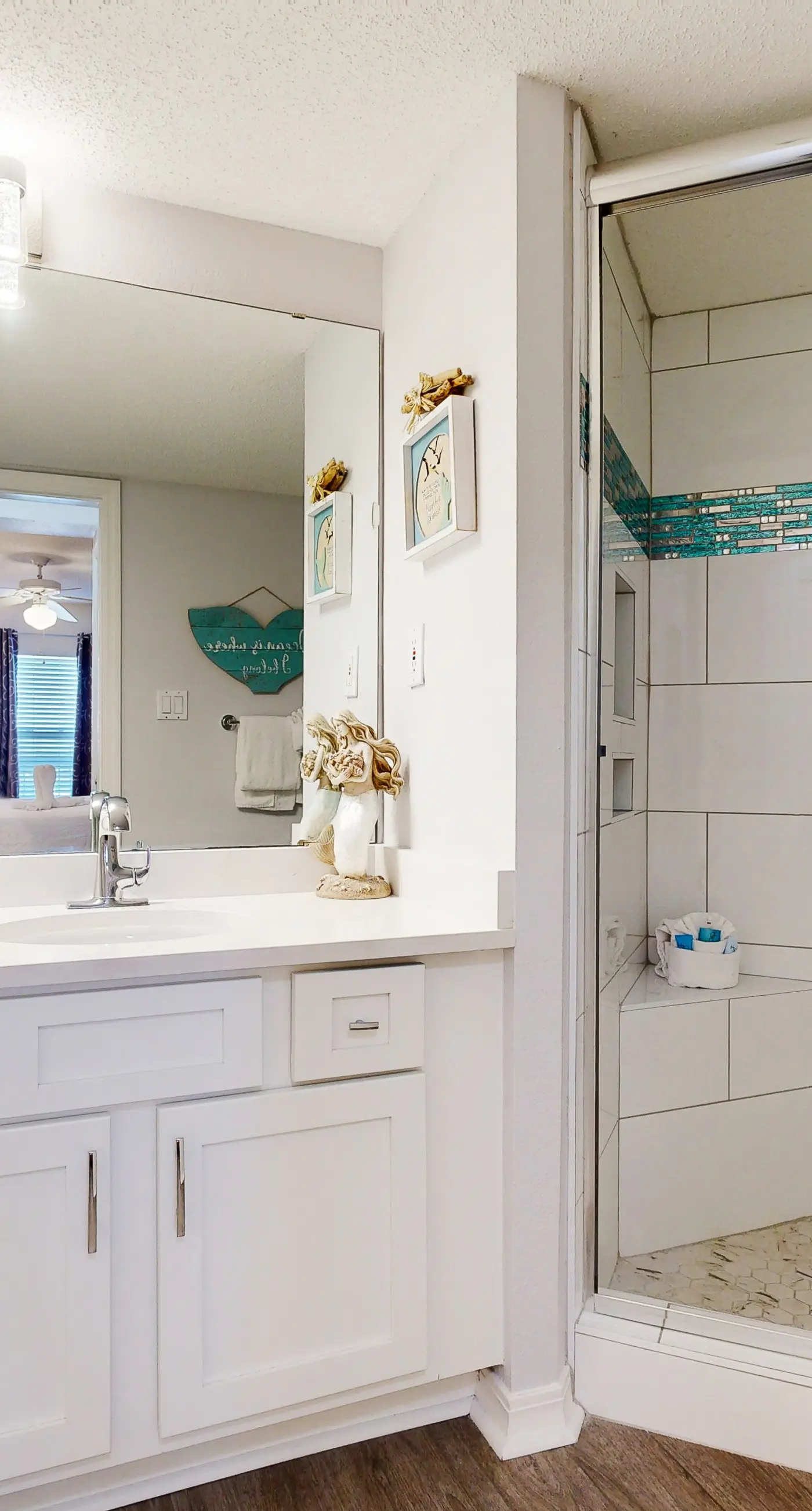 Seventh floor condo with pool access, washer&dryer, ocean view, & central AC